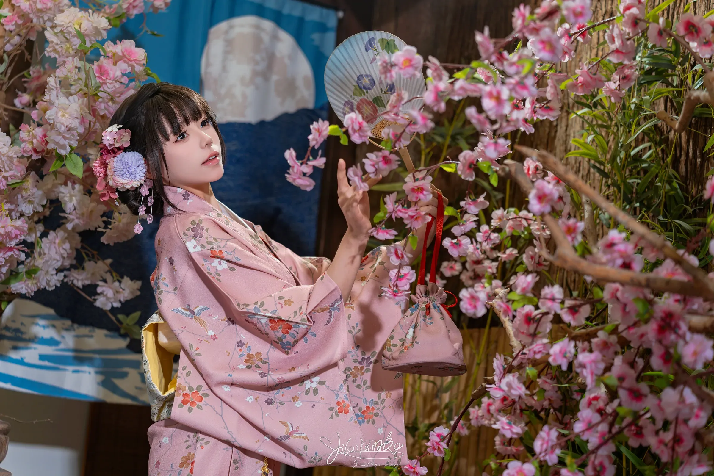 咬一口兔娘 -『温泉の女将』燕无歇 [77P]