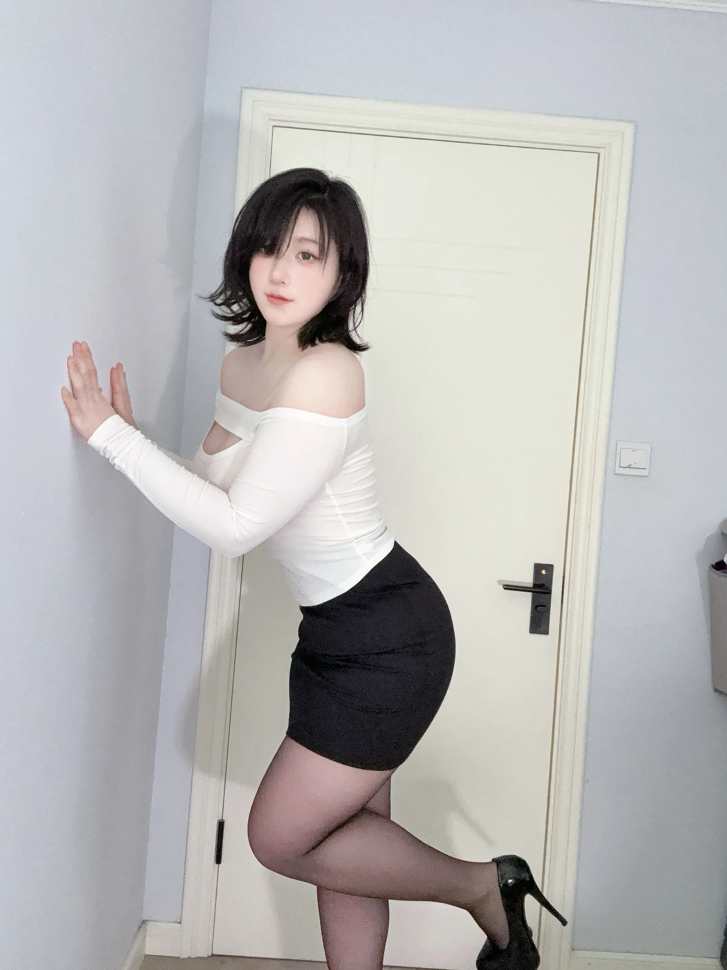 Zyra秋 – 妈妈的裙子 [47P]