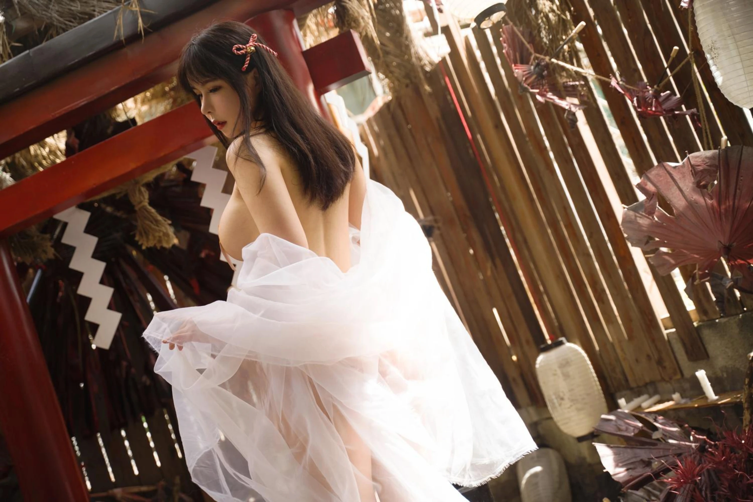 亚马逊鲶鱼 – 神社符纸巫女 [96P]