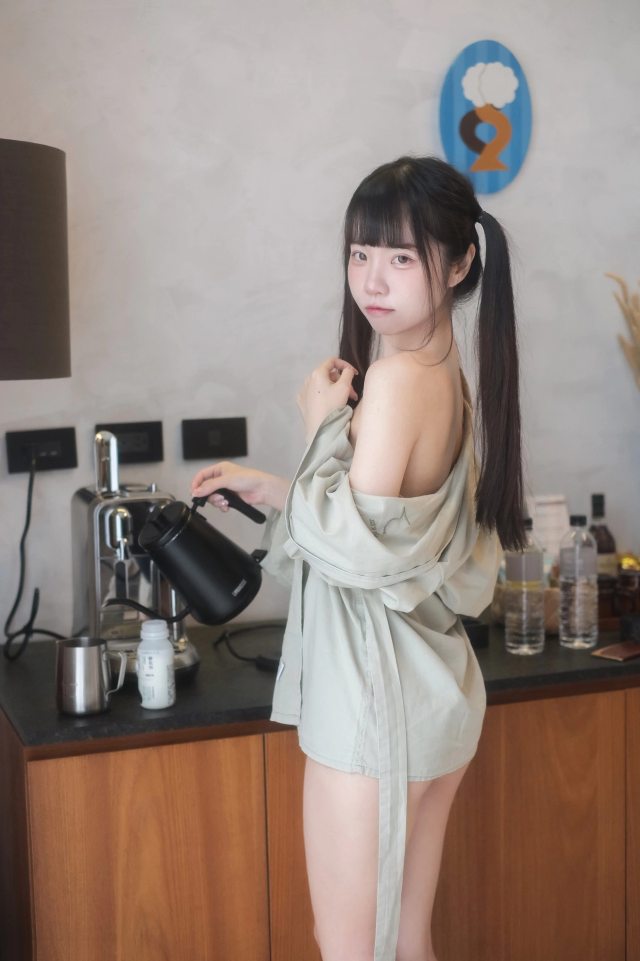 可可小白兔 – 在陽台做壞事的小兔兔 [68P]