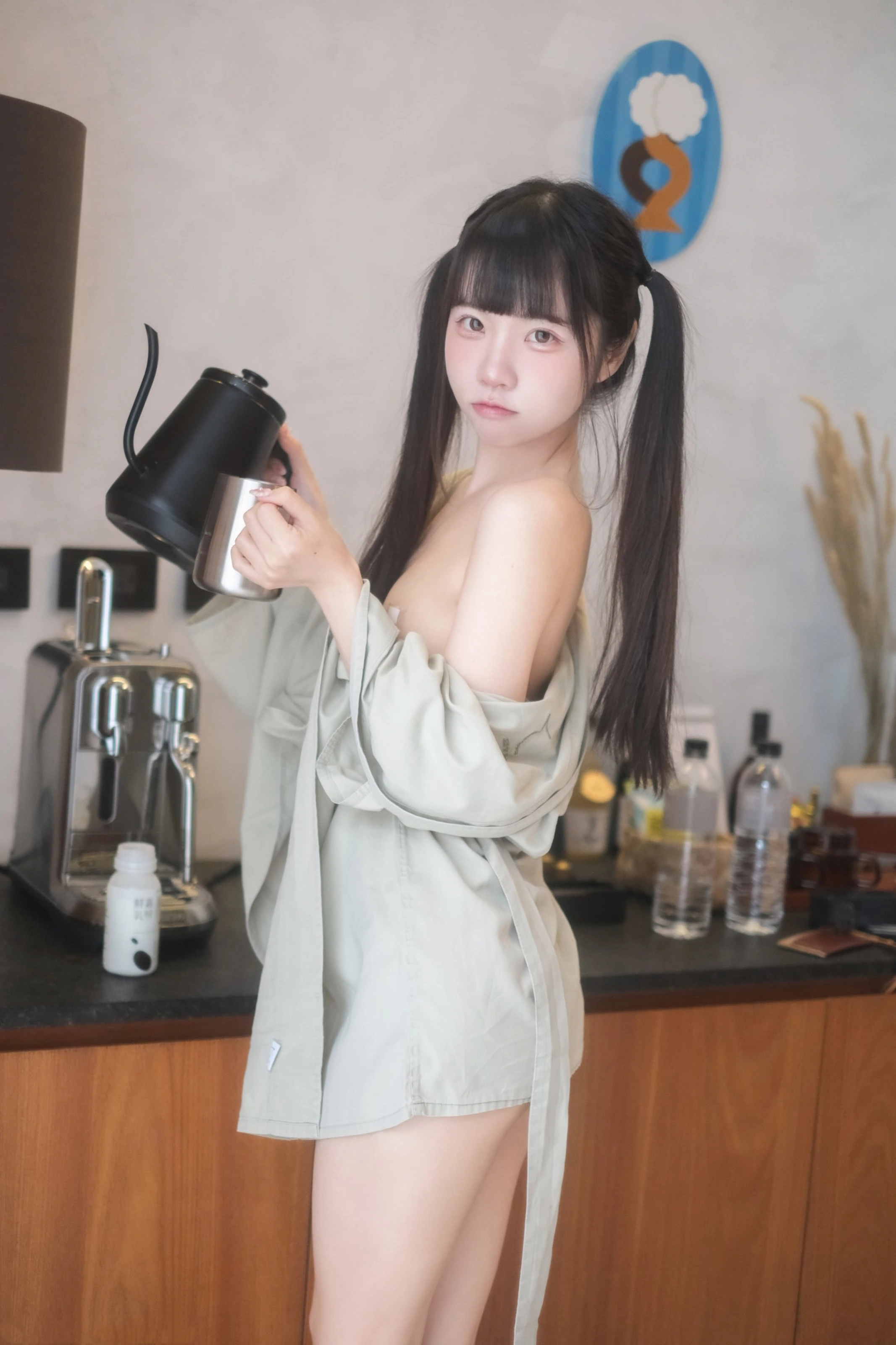 可可小白兔 – 在陽台做壞事的小兔兔 [68P]