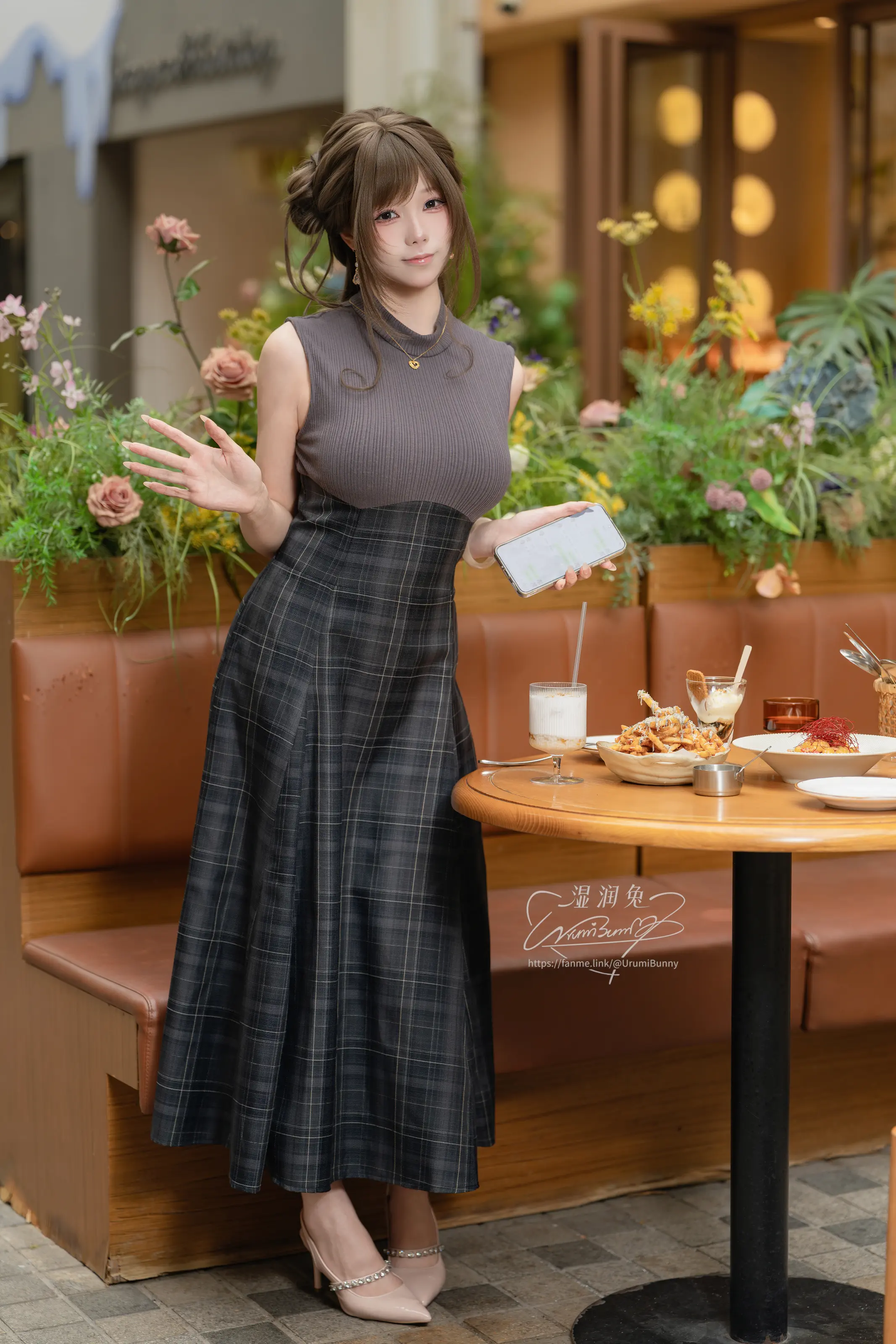 咬一口兔娘(黏黏团子兔) – 5月作品 网友的一日约会 [113P]