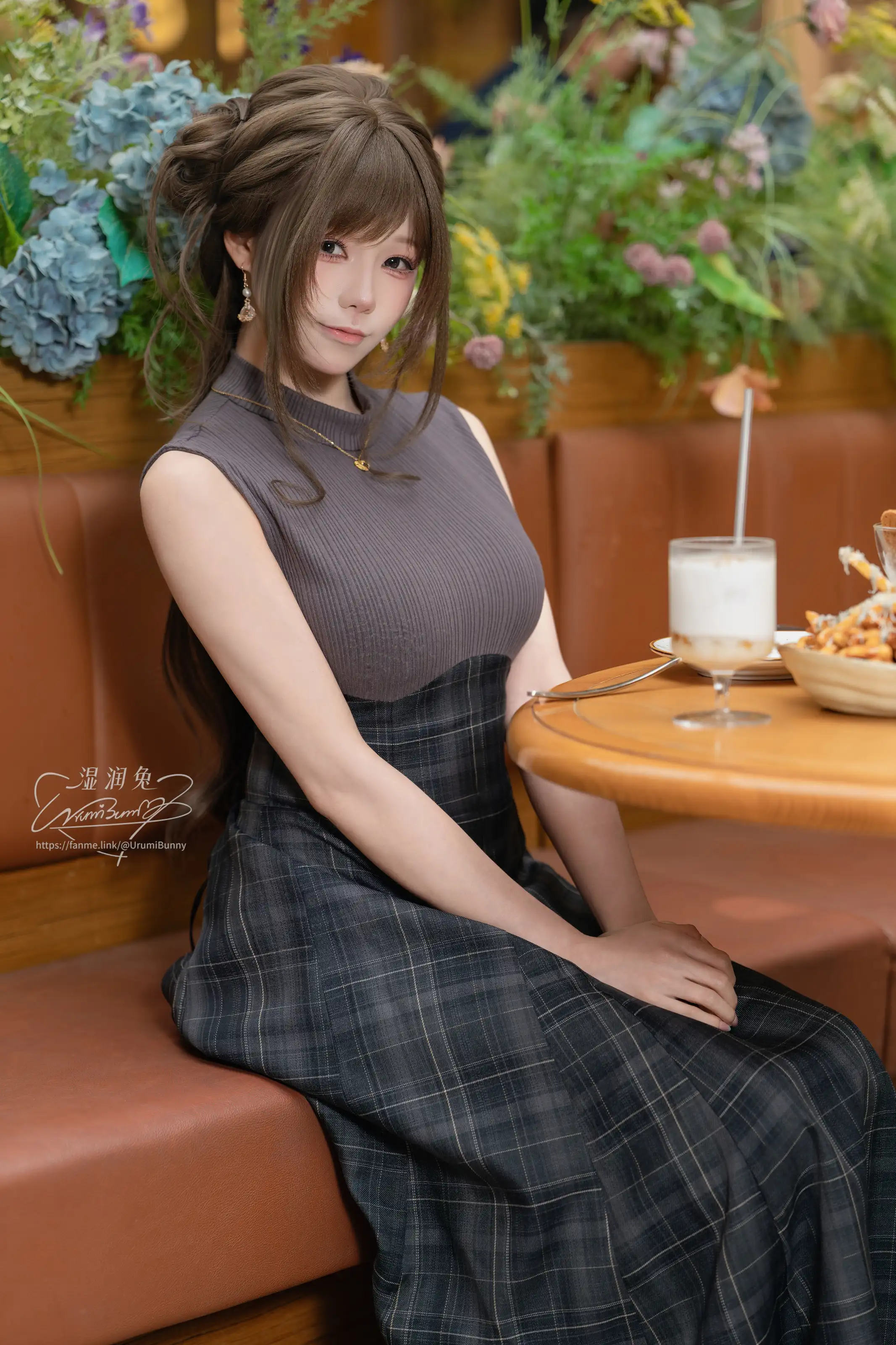 咬一口兔娘(黏黏团子兔) – 5月作品 网友的一日约会 [113P]