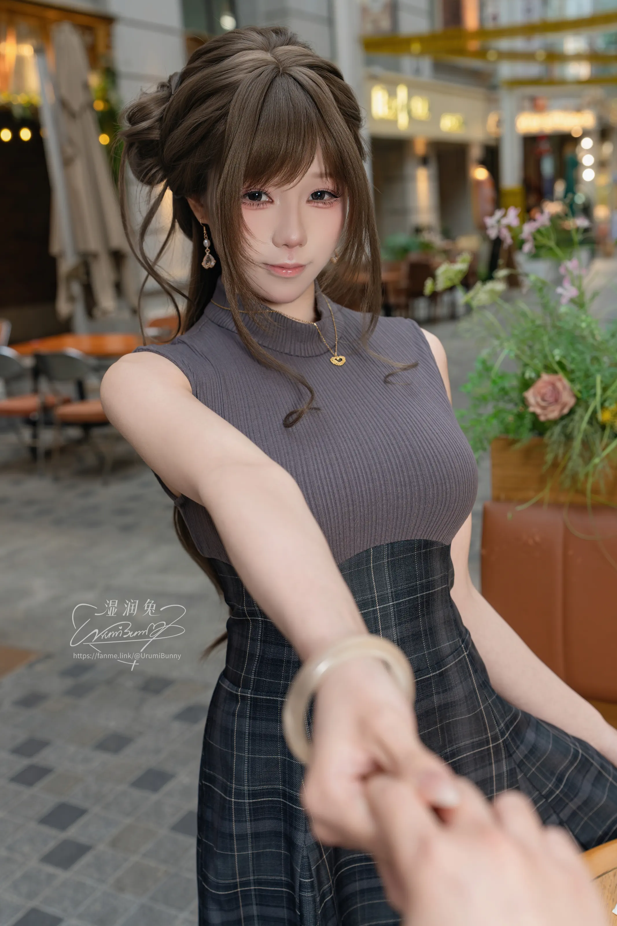 咬一口兔娘(黏黏团子兔) – 5月作品 网友的一日约会 [113P]