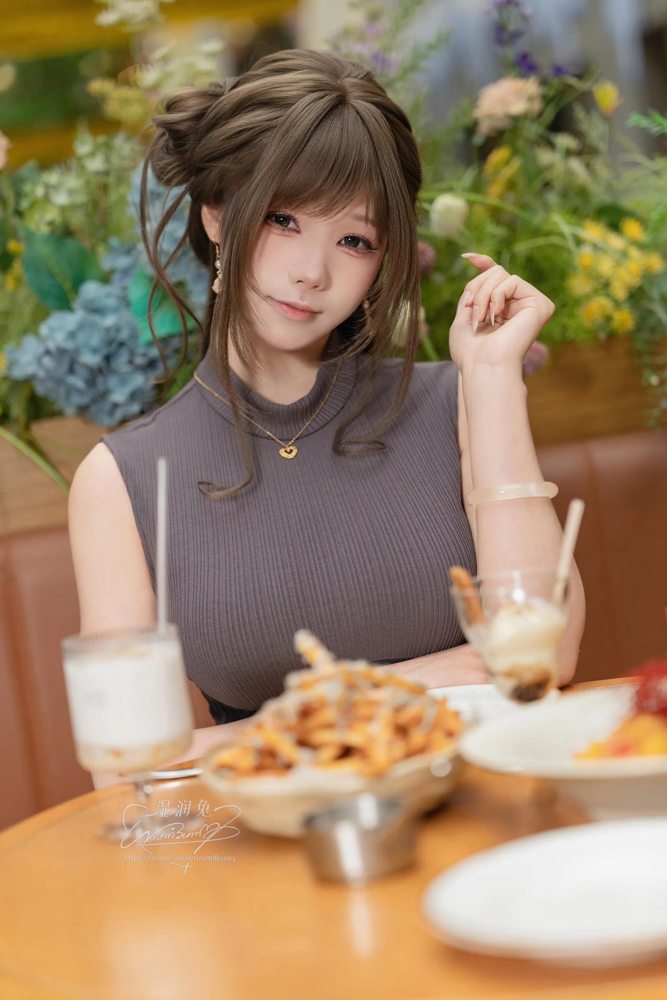 咬一口兔娘(黏黏团子兔) – 5月作品 网友的一日约会 [113P]