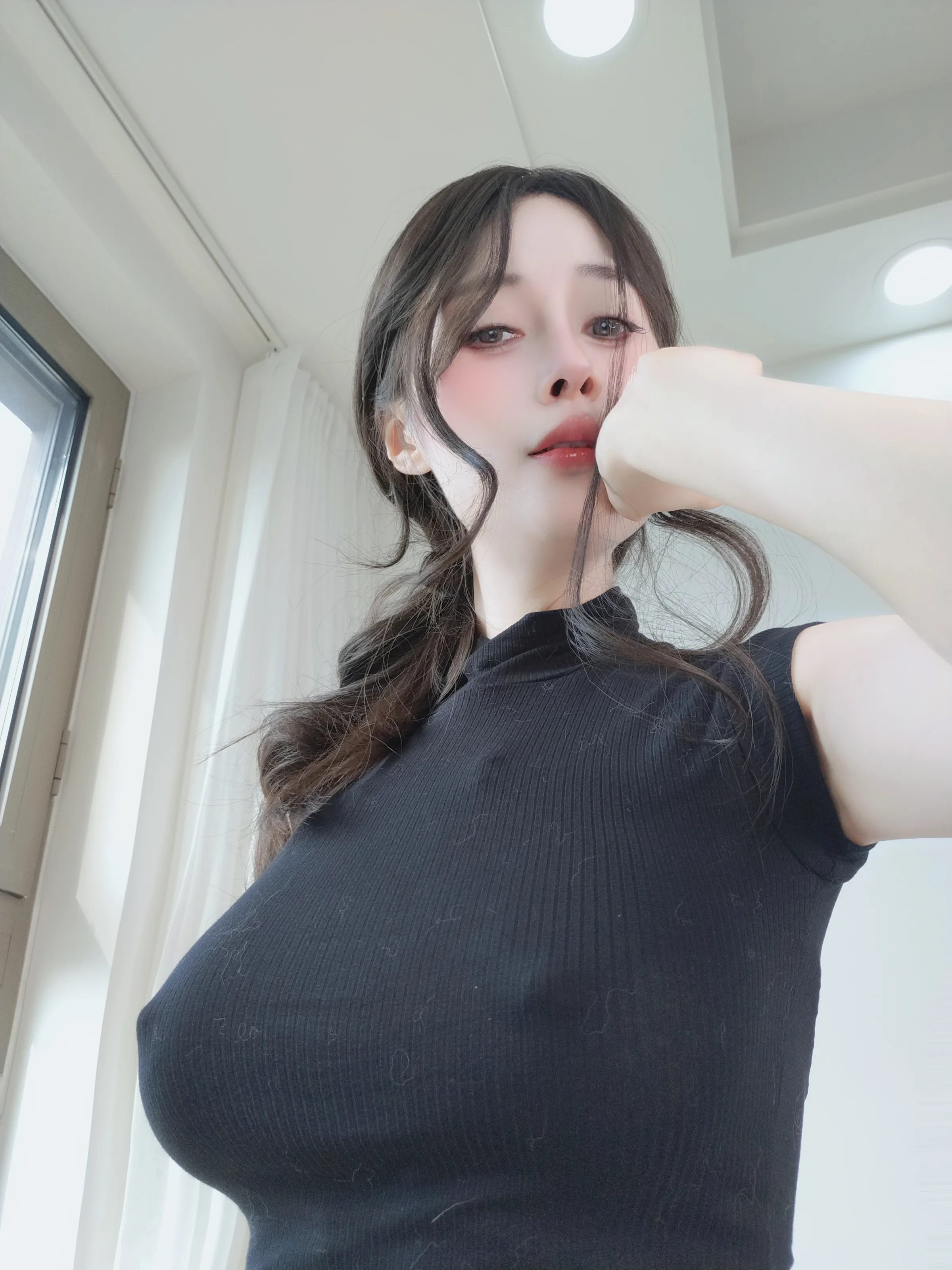 白银81 – Fantia 2025年11月会员合集 [121P]