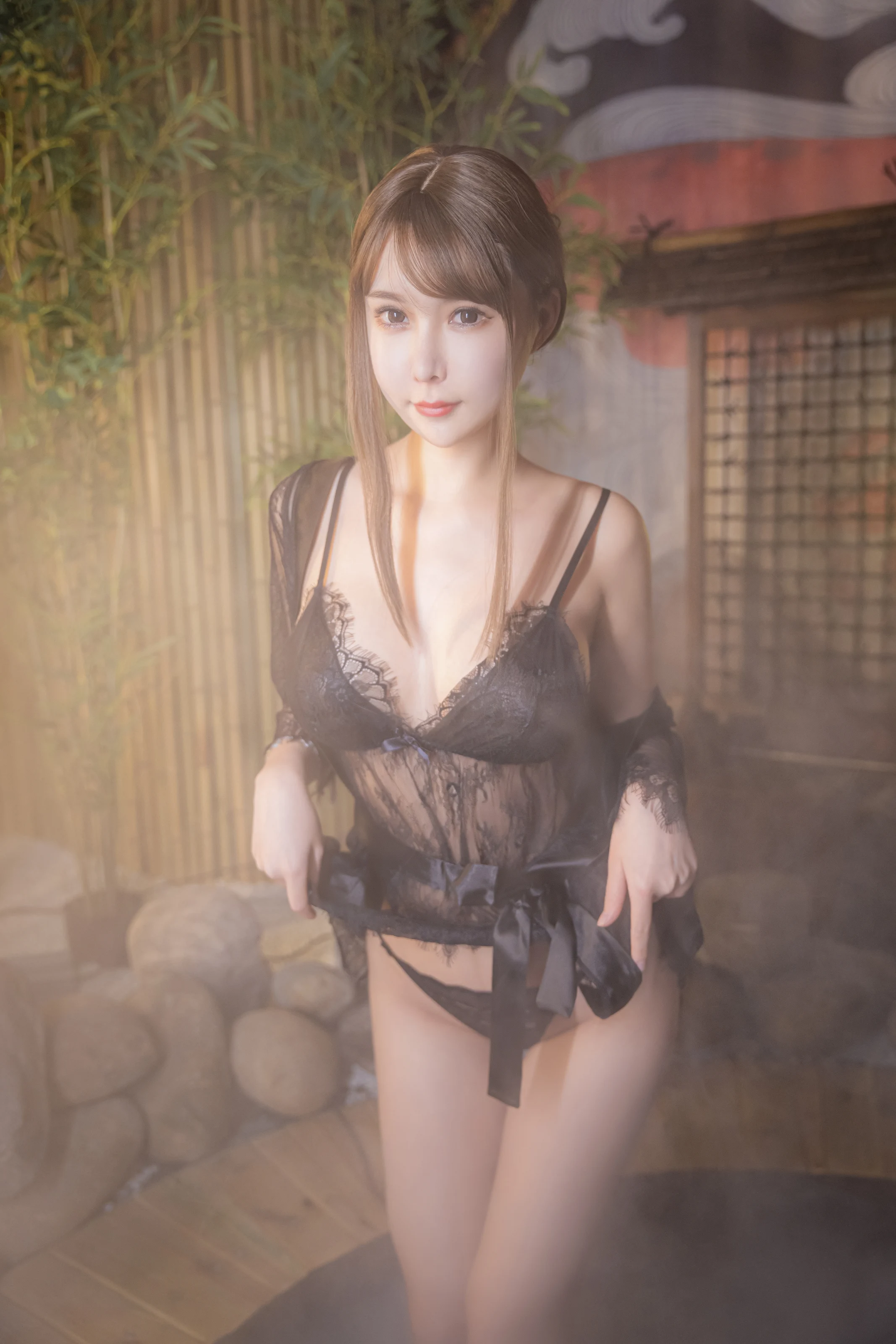 亚马逊鲶鱼 – 温泉黑色蕾丝 [33P]