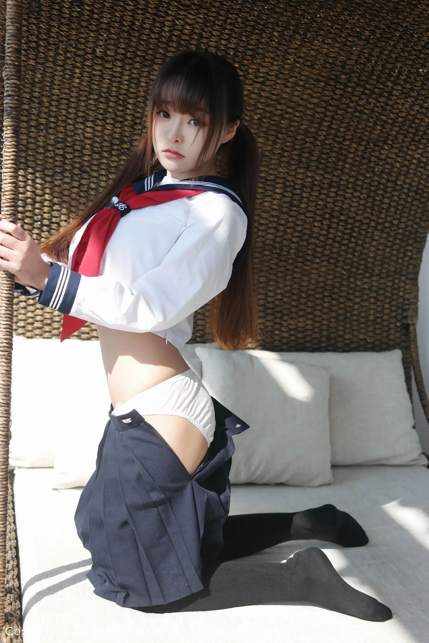 柳侑绮Sevenbaby《大理旅拍》水手服诱惑少女 模范学院 Vol.002