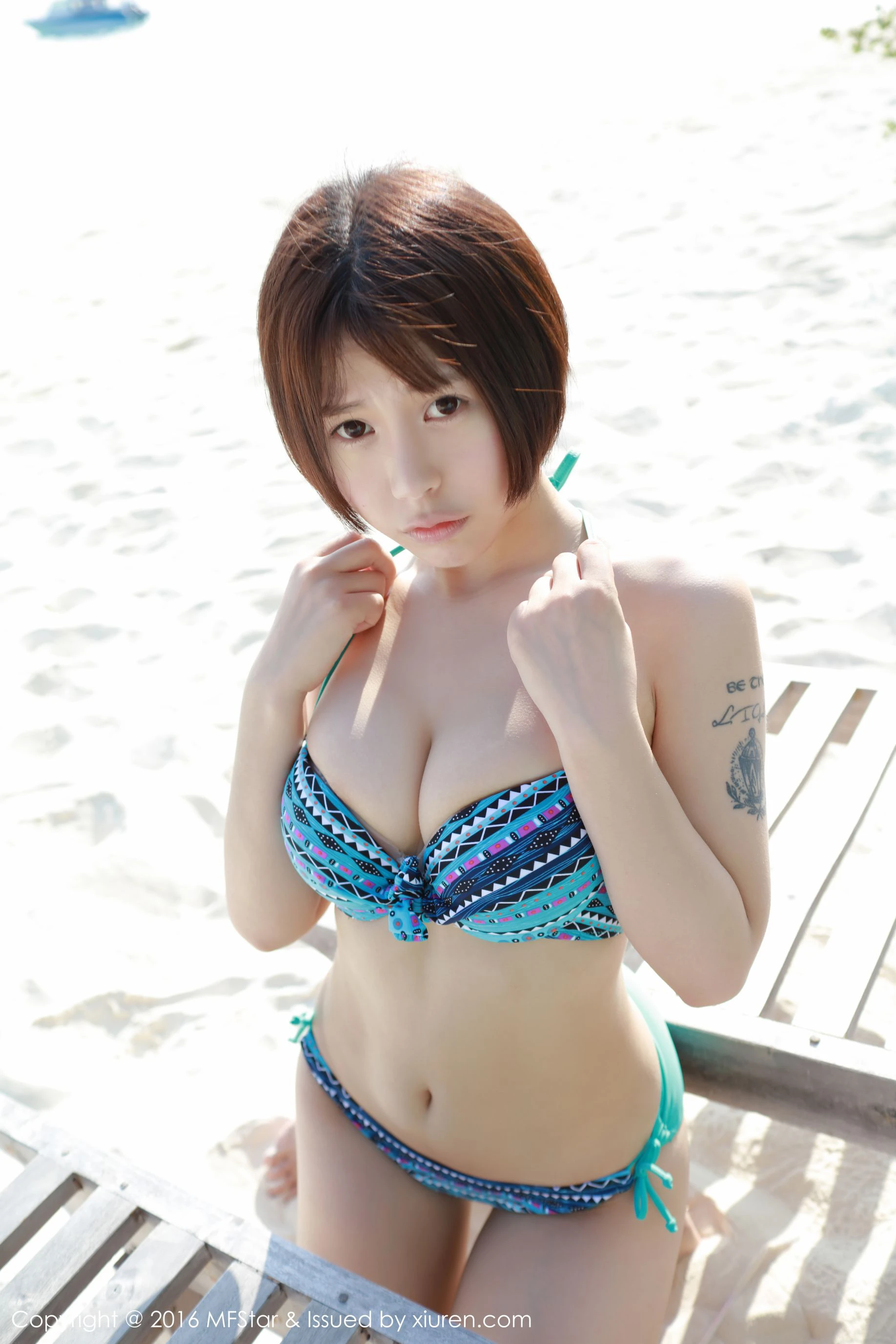 Evelyn艾莉《马尔代夫旅拍》比基尼+透视裙+学生装 模范学院 Vol.057