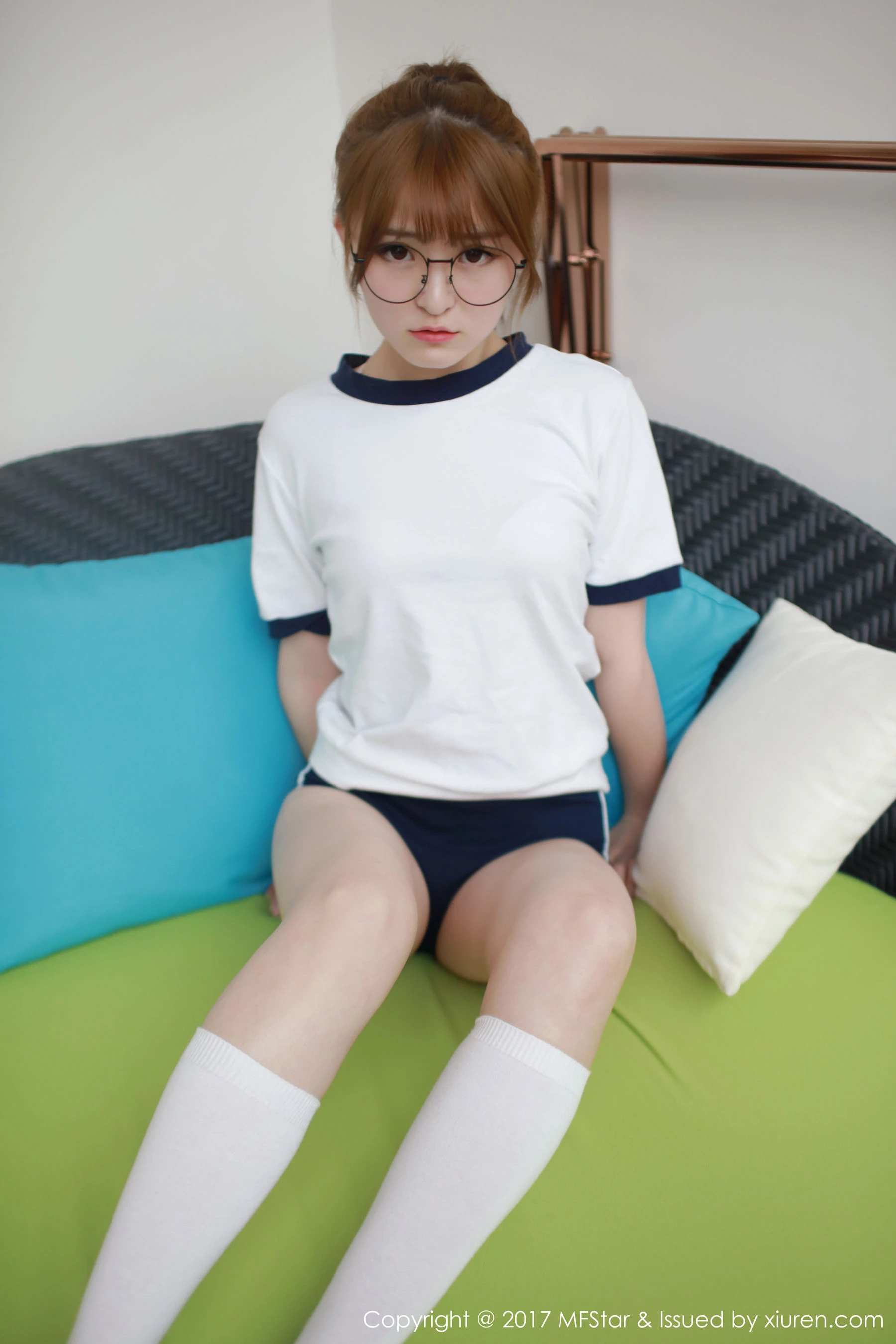 伊小七MoMo《运动服装扮+眼镜OL》 模范学院 Vol.090