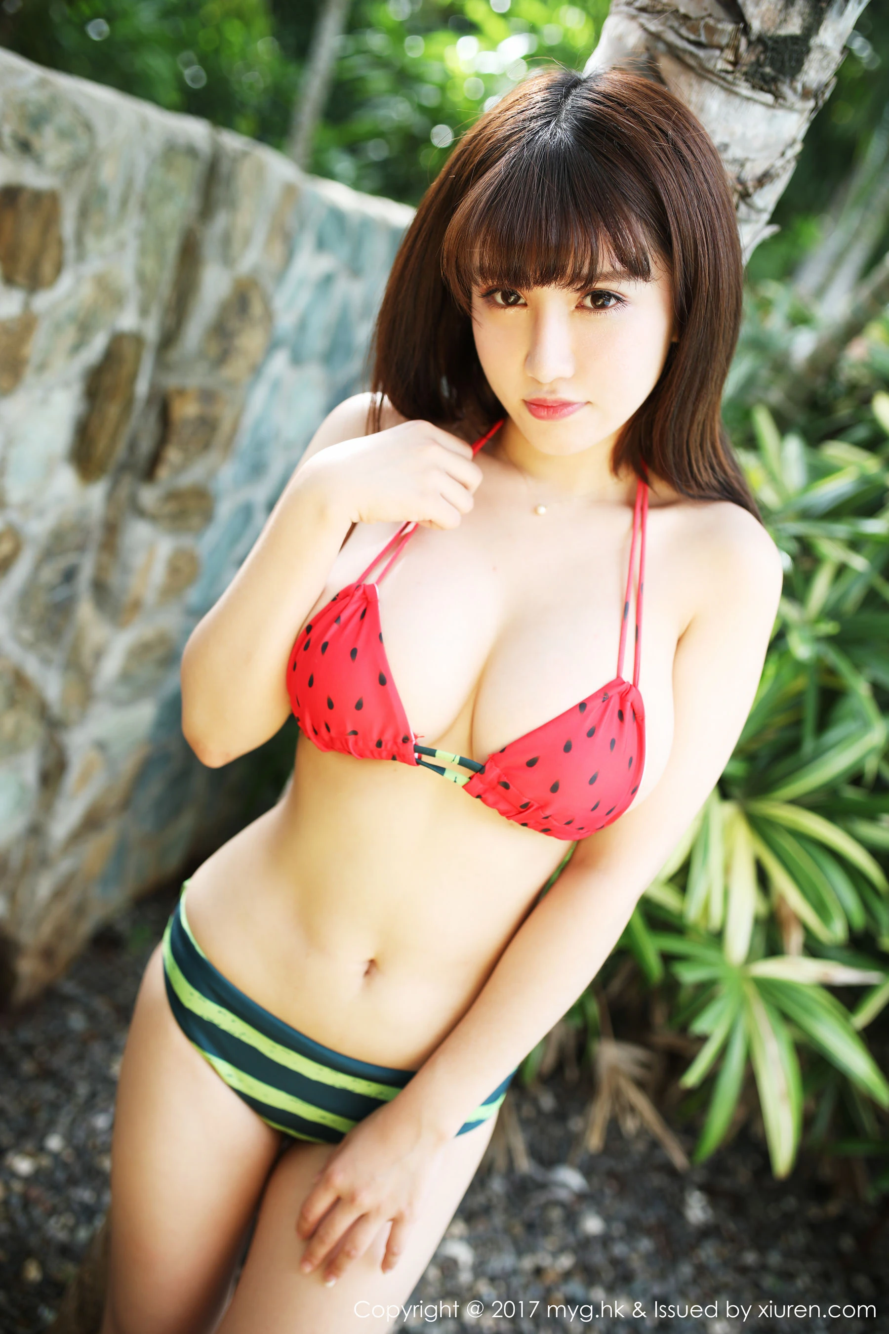 K8傲娇萌萌Vivian《泳池比基尼+性感睡衣系列》 美媛馆 Vol.265