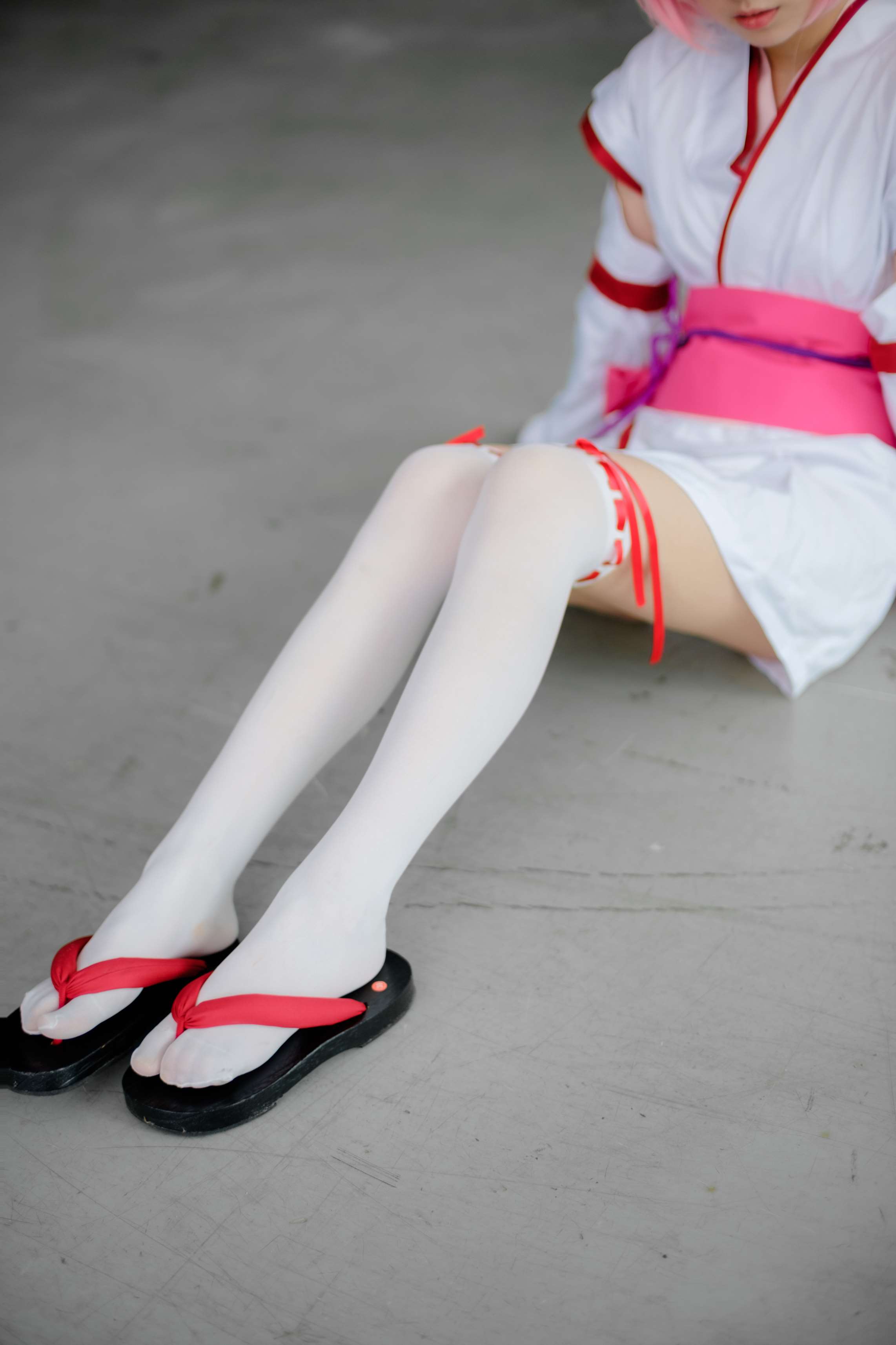 FREE-002 漫展cosplay白丝长腿特写 [15P-79MB]