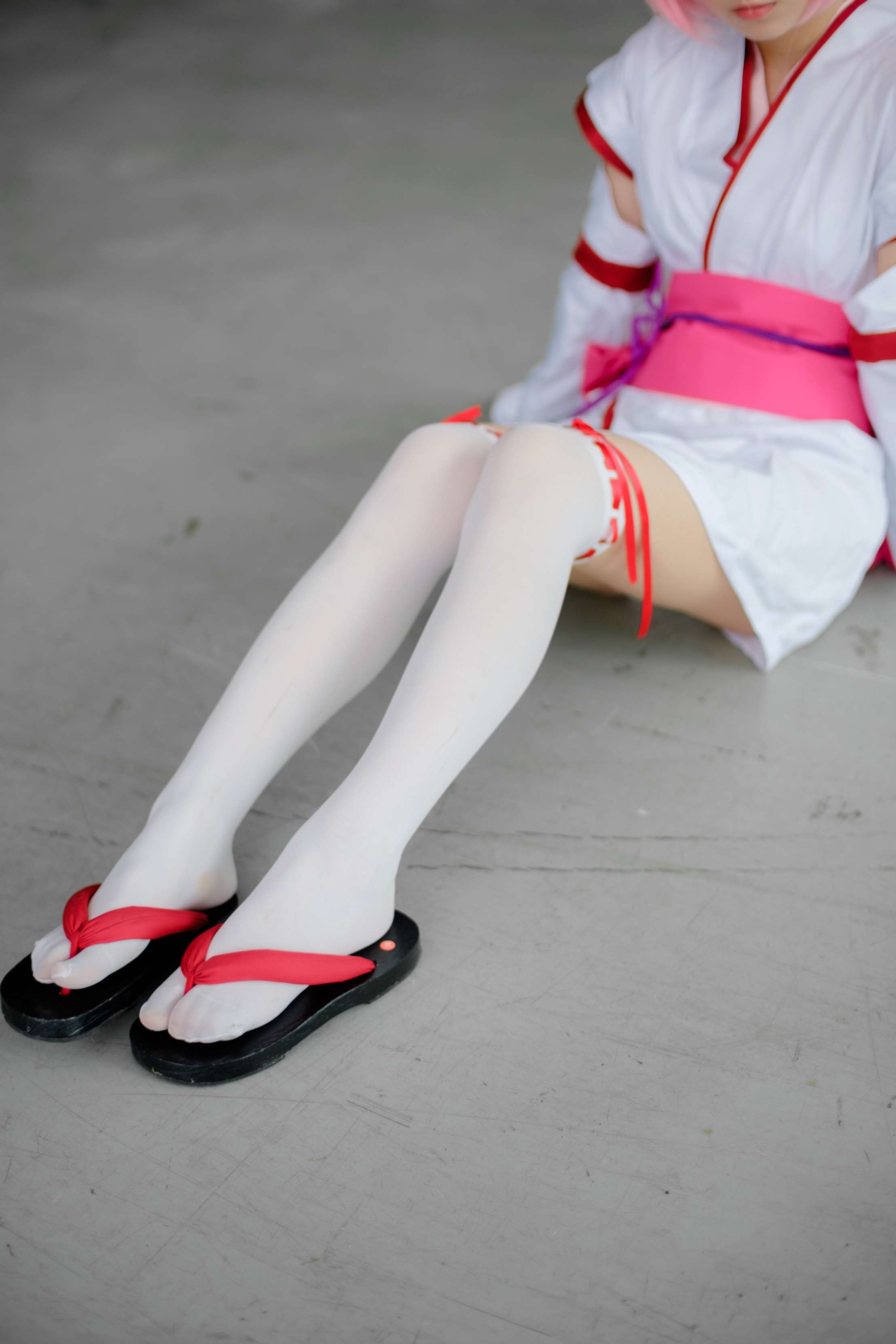 FREE-002 漫展cosplay白丝长腿特写 [15P-79MB]