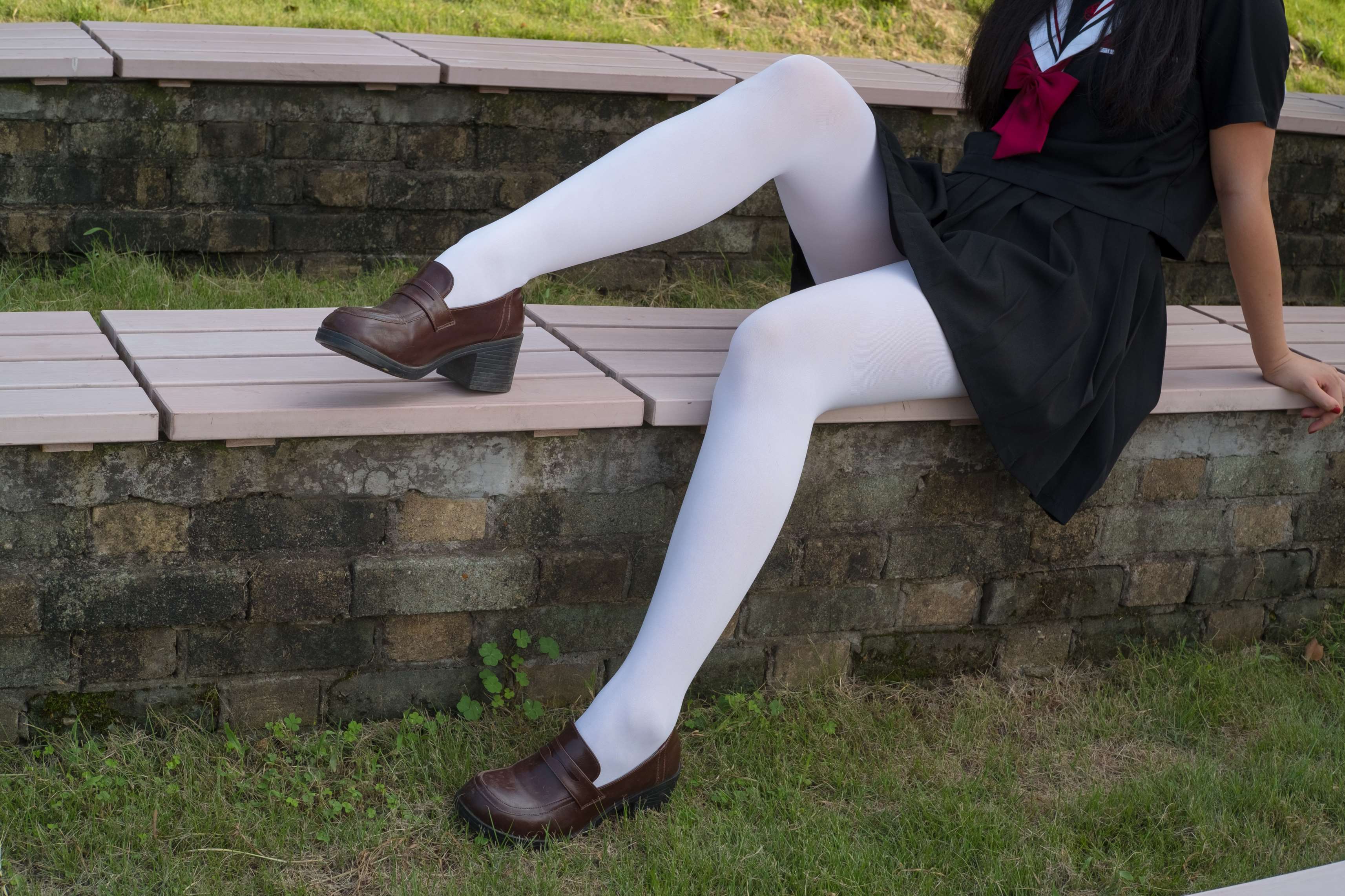 FREE-003 黑色制服白丝长腿 [39P-317MB]