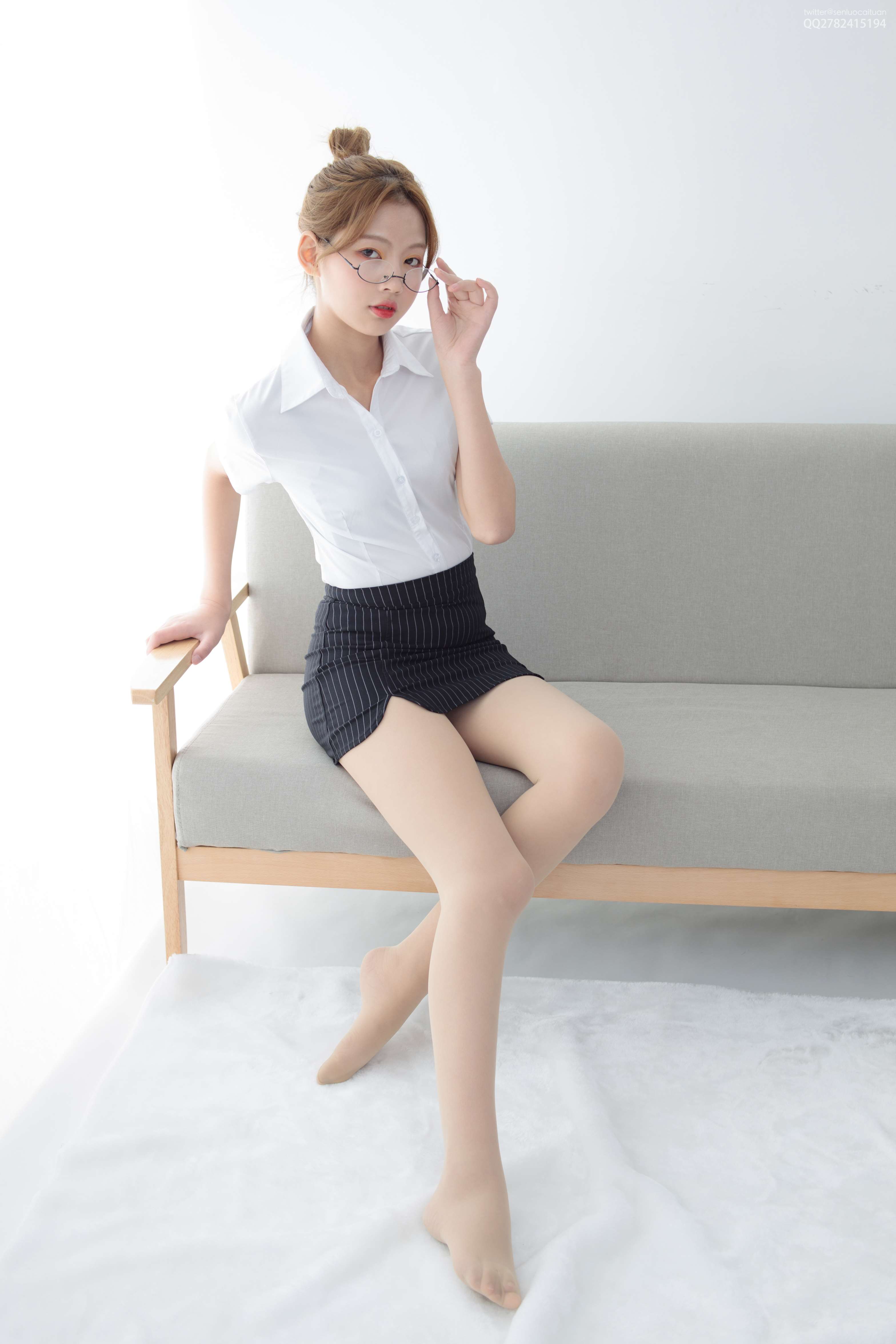 JKFUN-046 50D肉丝 OL一定要搭配眼镜 [63P+1V／1.26G]