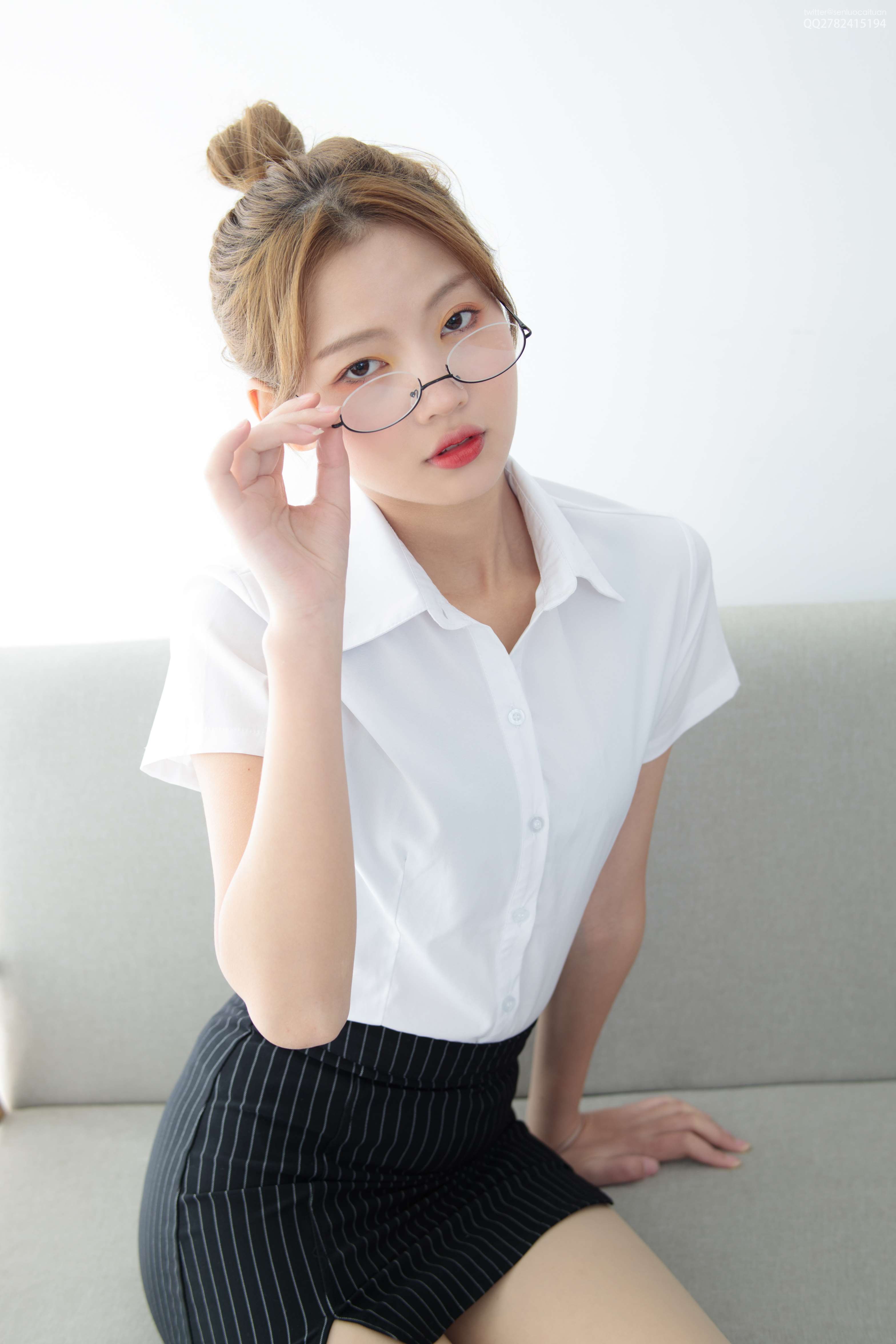 JKFUN-046 50D肉丝 OL一定要搭配眼镜 [63P+1V／1.26G]