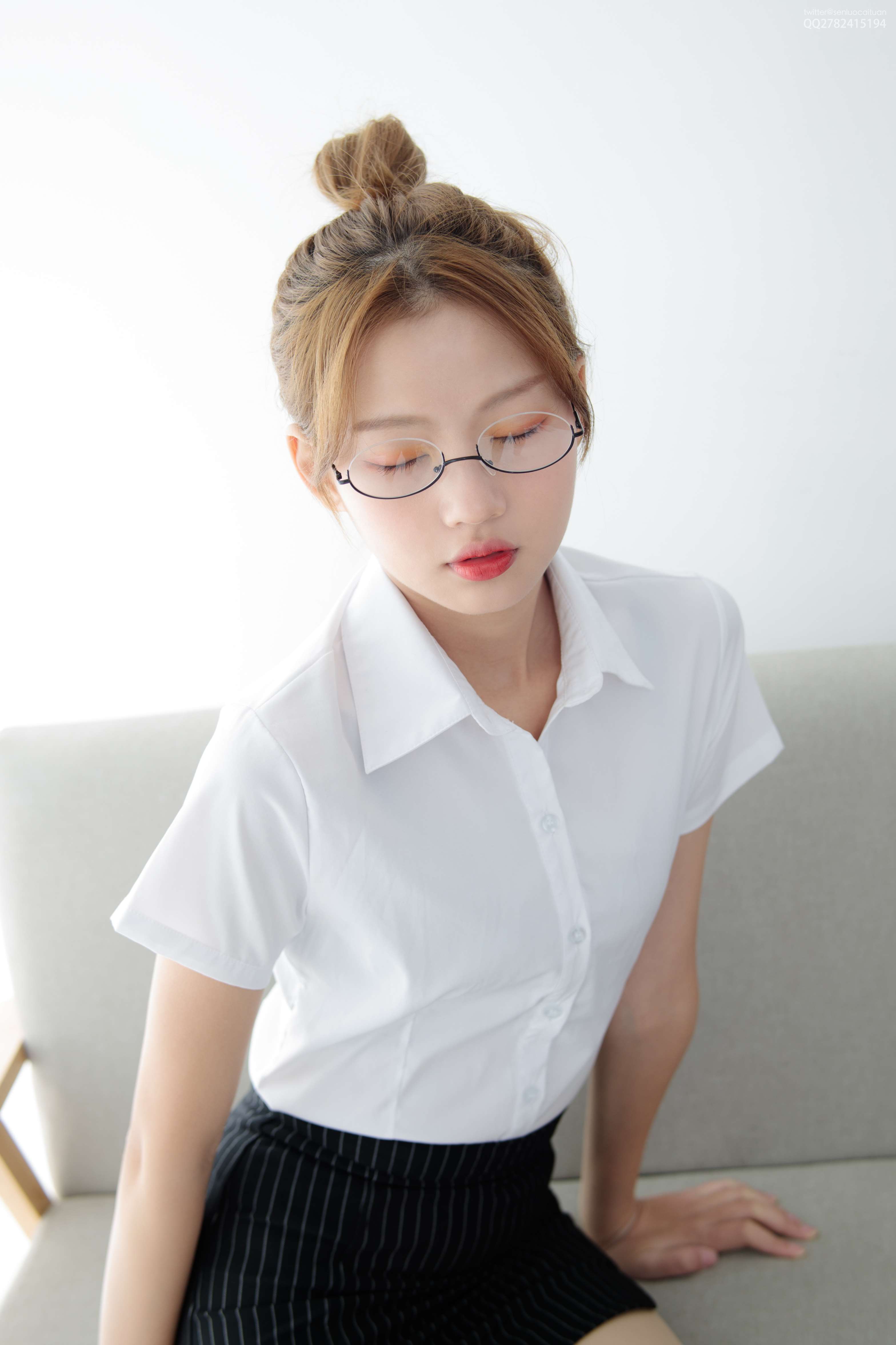 JKFUN-046 50D肉丝 OL一定要搭配眼镜 [63P+1V／1.26G]