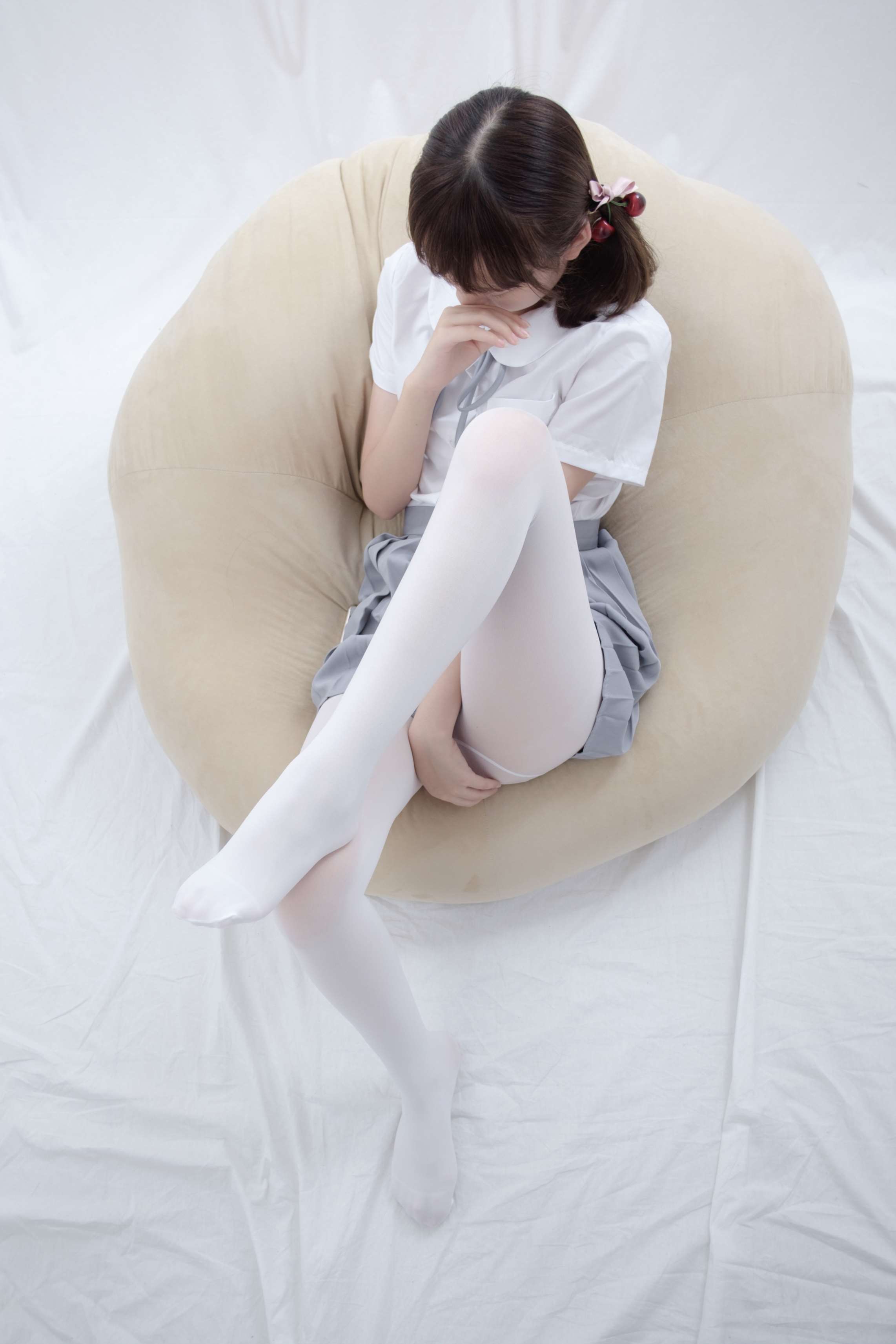 R15-025 白丝足控 [75P-329MB]