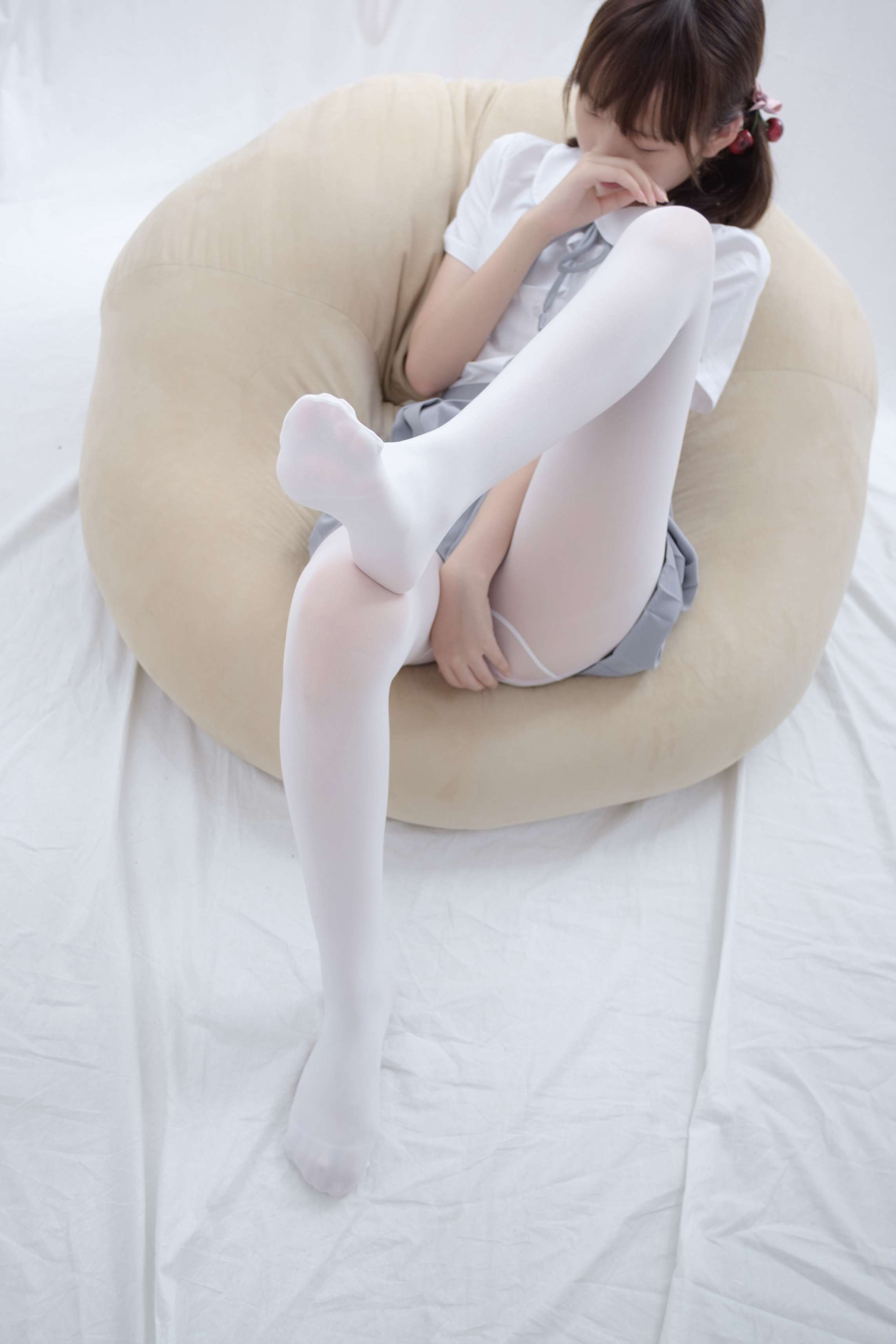 R15-025 白丝足控 [75P-329MB]
