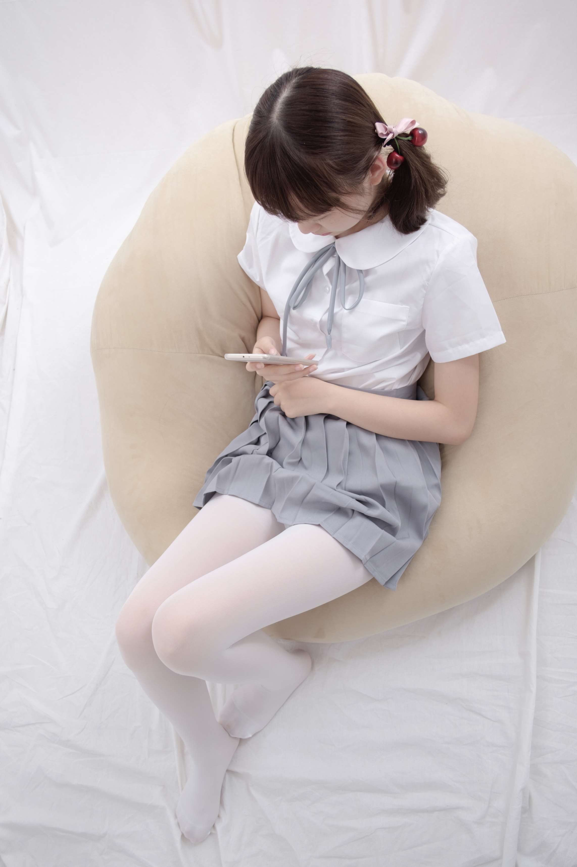 R15-025 白丝足控 [75P-329MB]