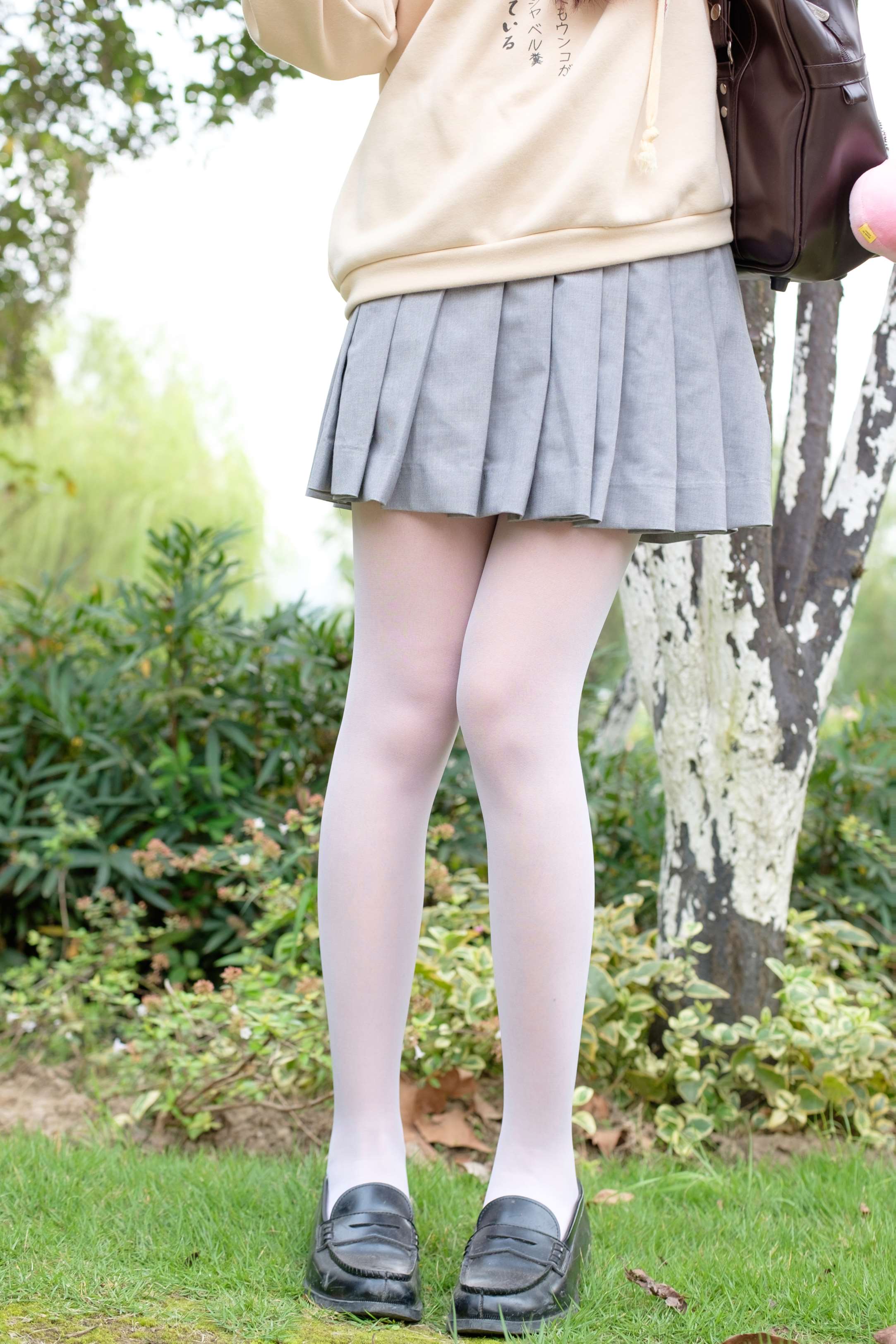 R15-040 户外白丝短裙 [131P-864MB]