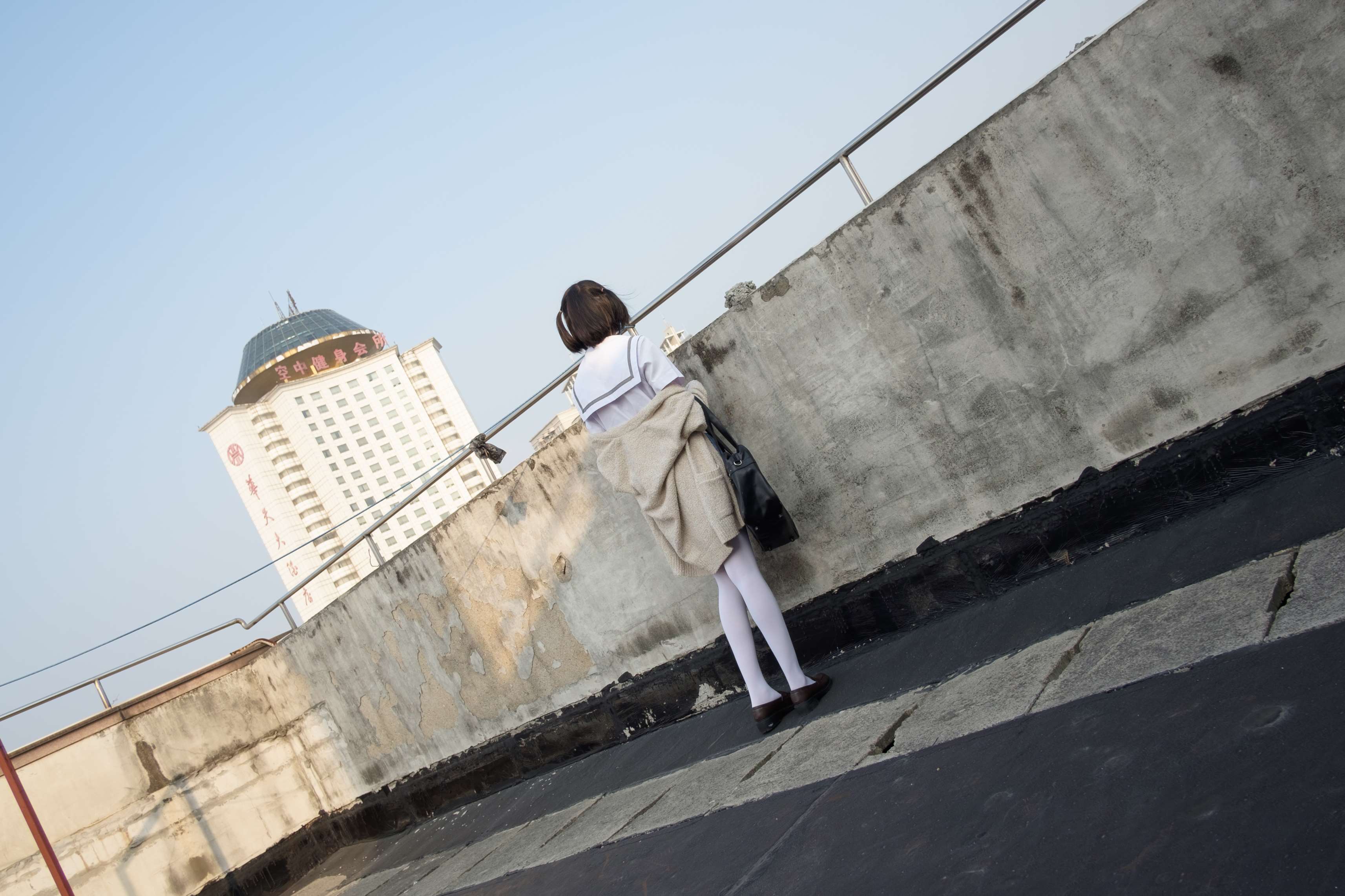 SSR-001 天台上的白丝 [74P-493MB]
