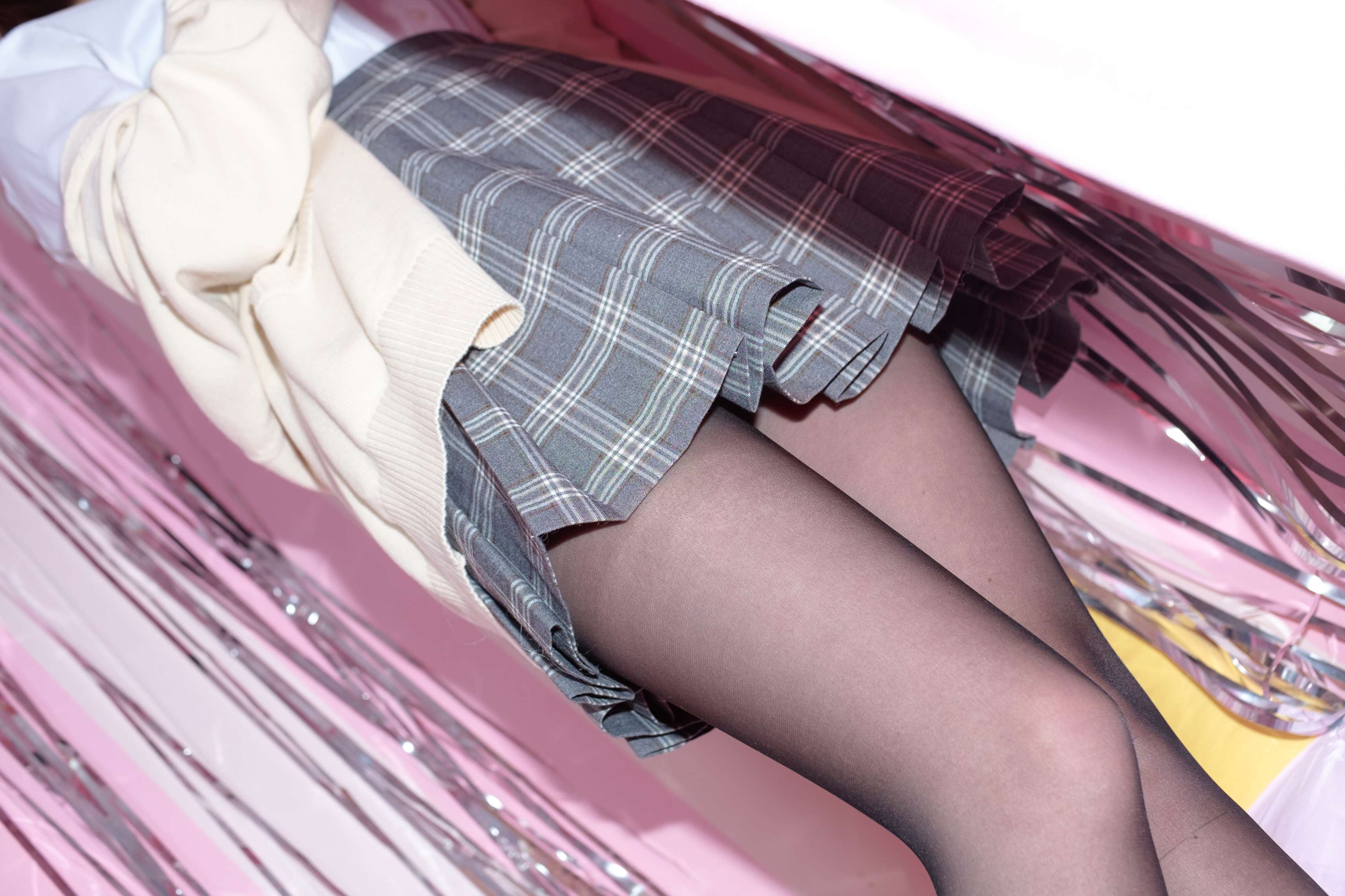 SSR-008 黑丝妹妹的闺房 [75P-619MB]