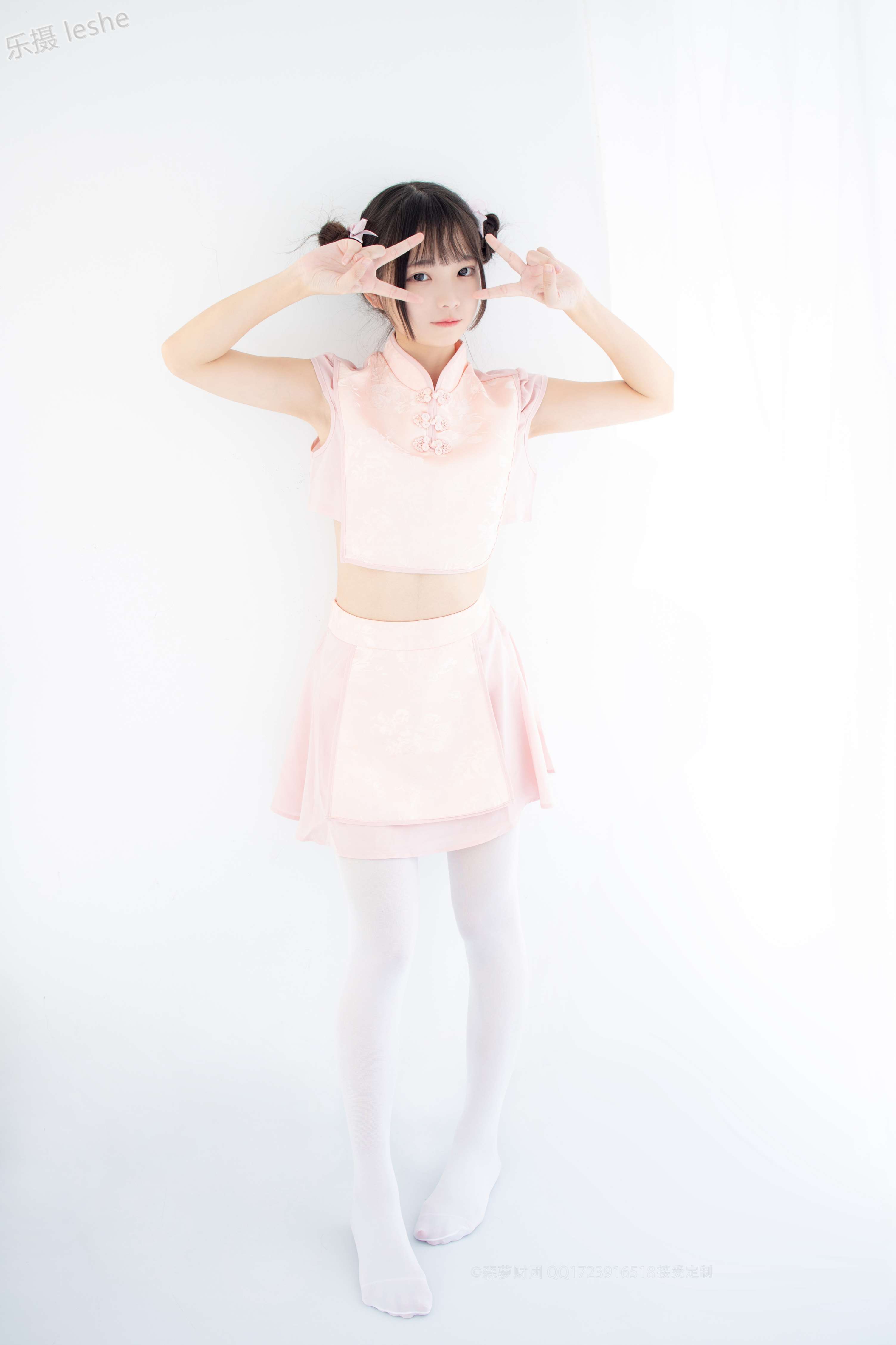 X-052 80D白丝踩物 [66P1V-1.76GB]