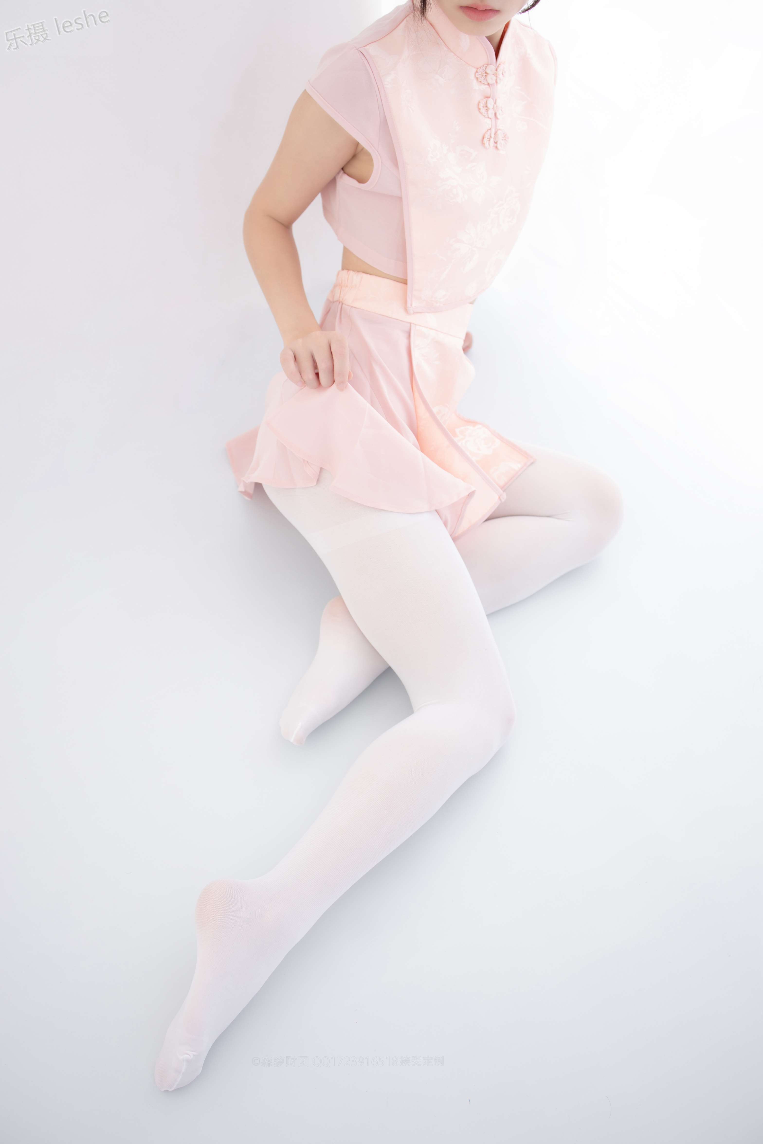 X-052 80D白丝踩物 [66P1V-1.76GB]