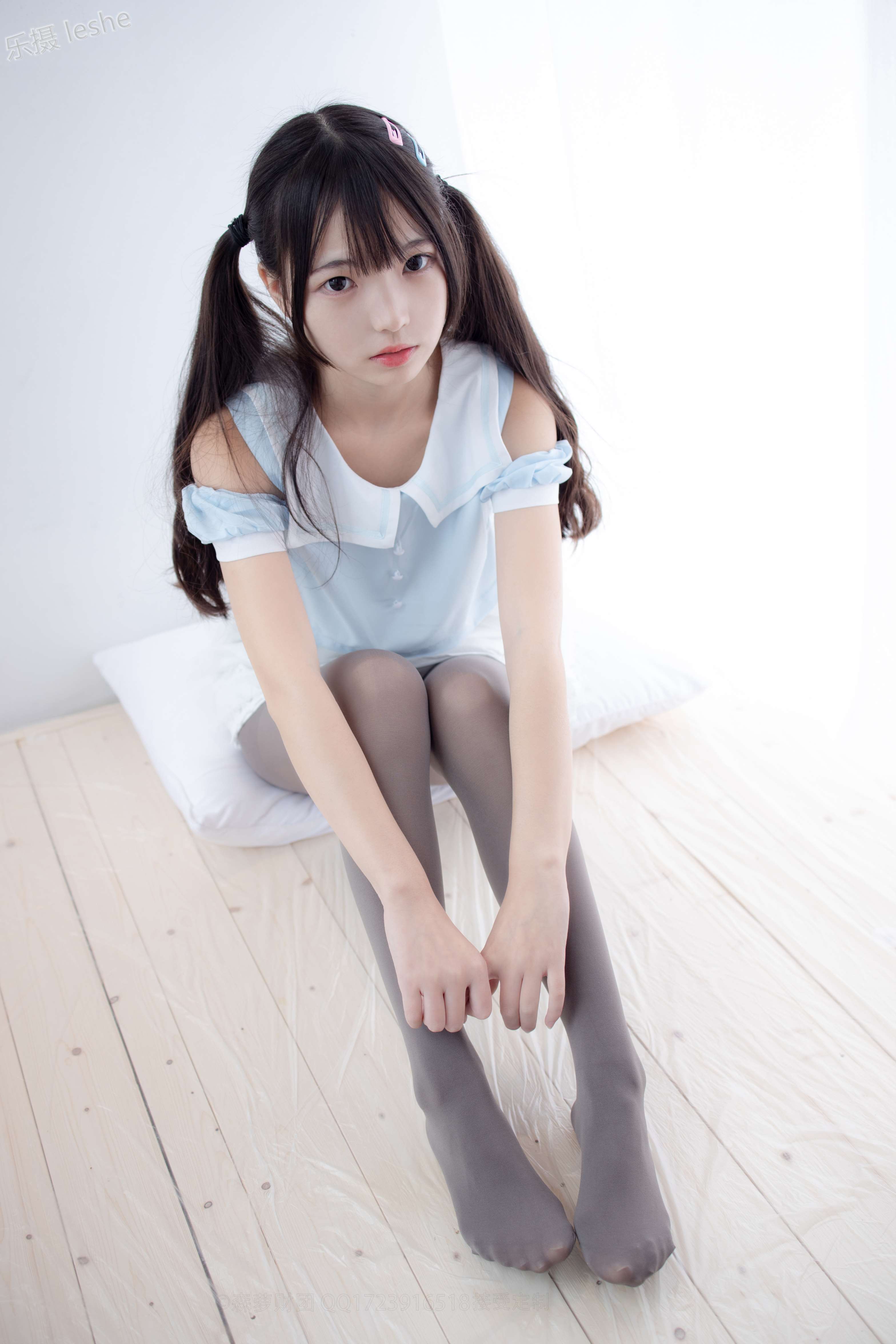 X-054 80D灰丝踩物 [86P1V-2.18GB]