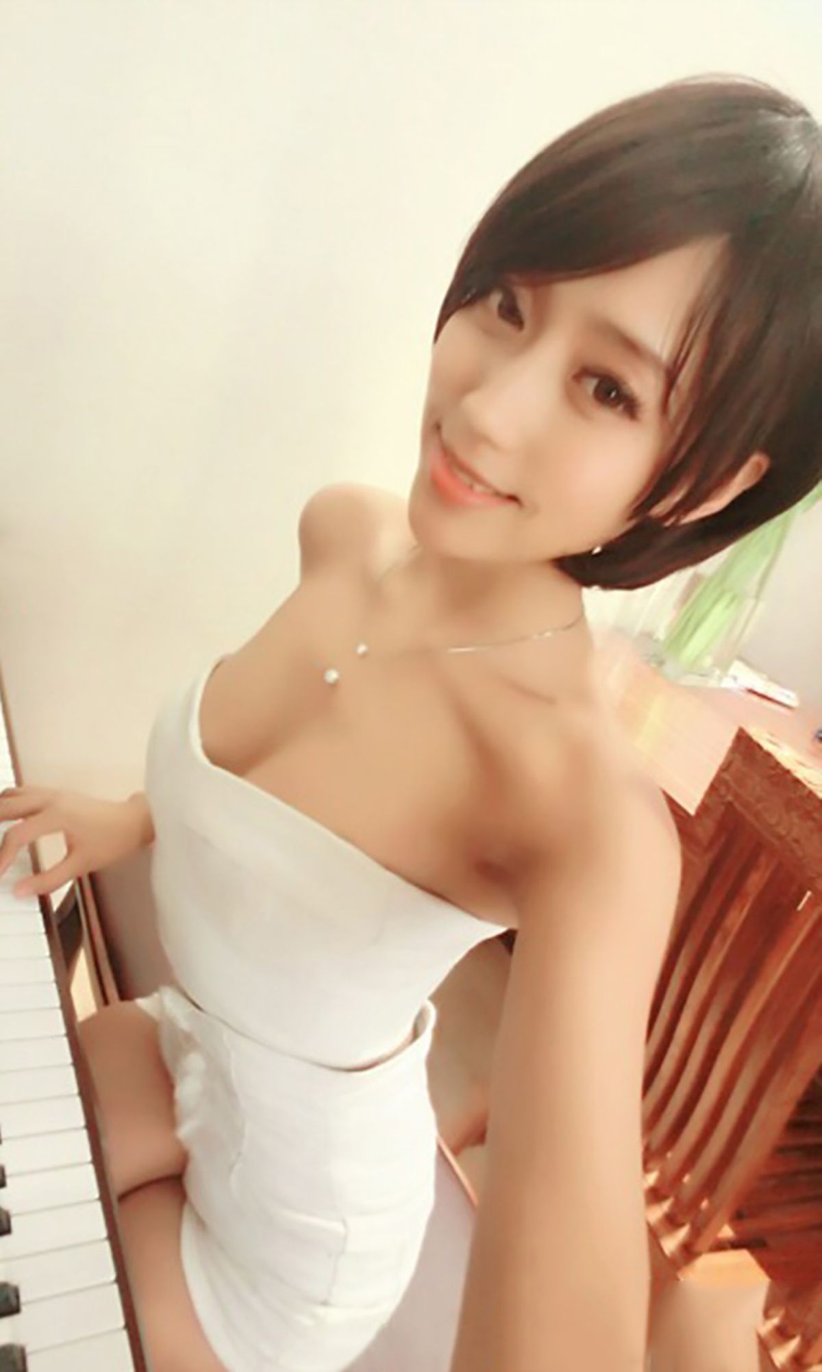 马欣悦《性感车模 喷血来袭》 UGirls 爱尤物 No.002 [40P]