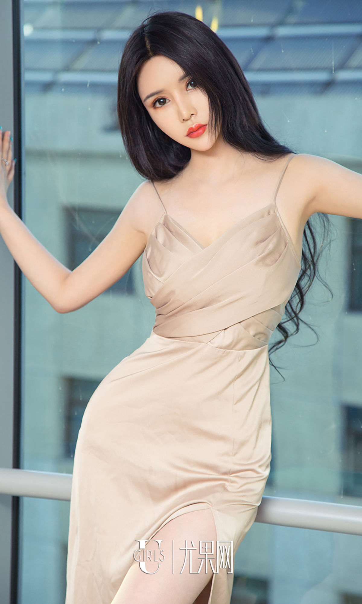 安可可《长裙下的美腿》 UGirls 爱尤物 No.988 [40P]