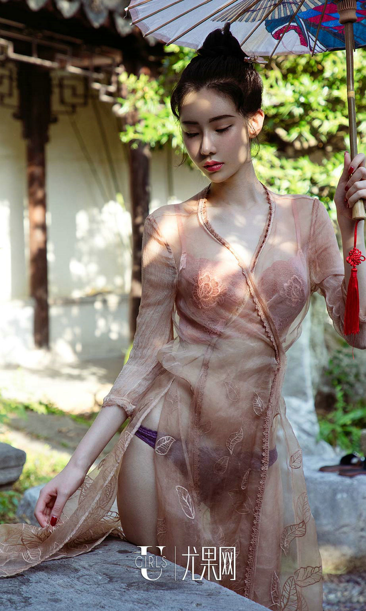UGirls 爱尤物 No.1250 萌琪琪 庭院深处 [35P]