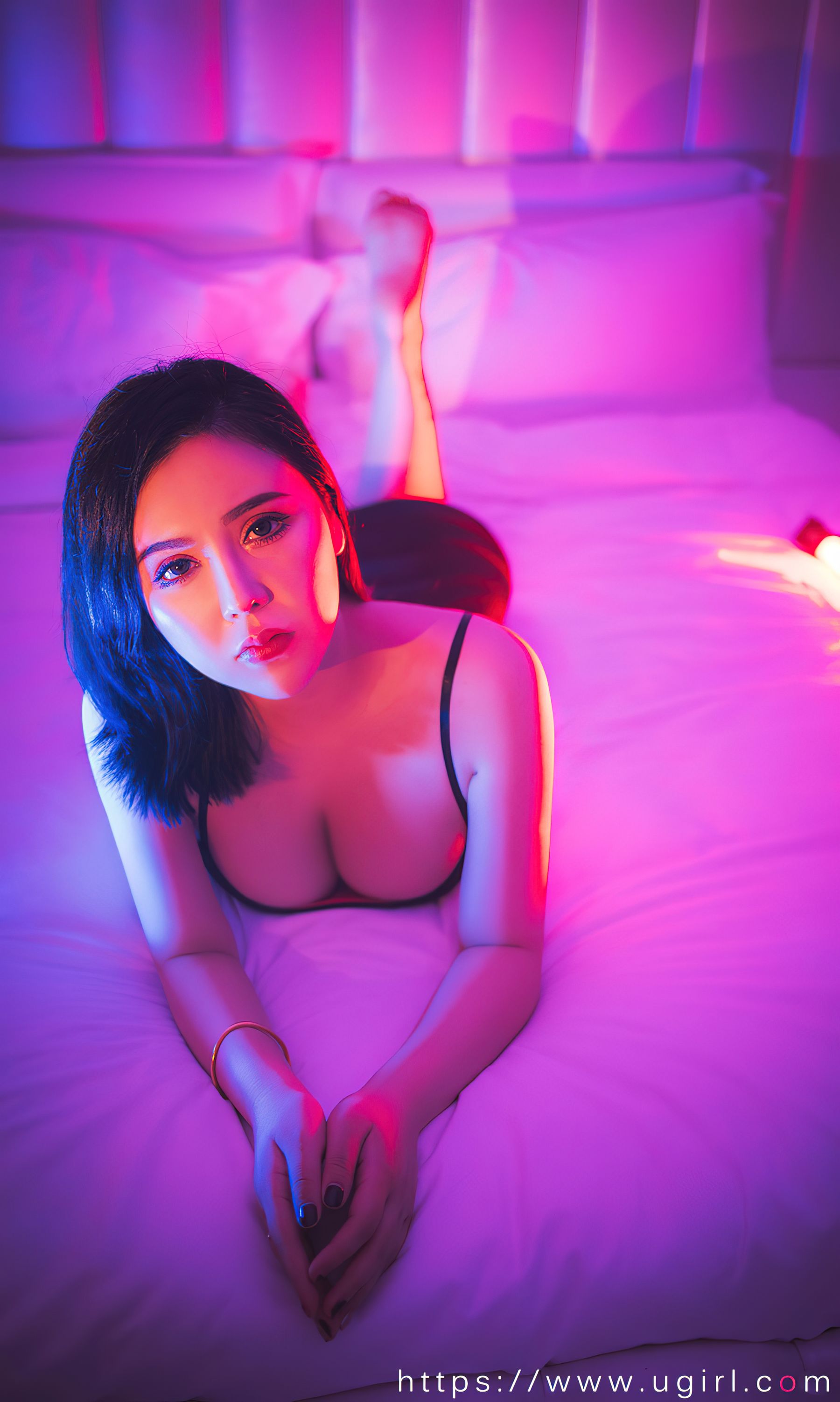 UGirls 爱尤物 No.2499 霓虹甜心 伊诺 [34P]