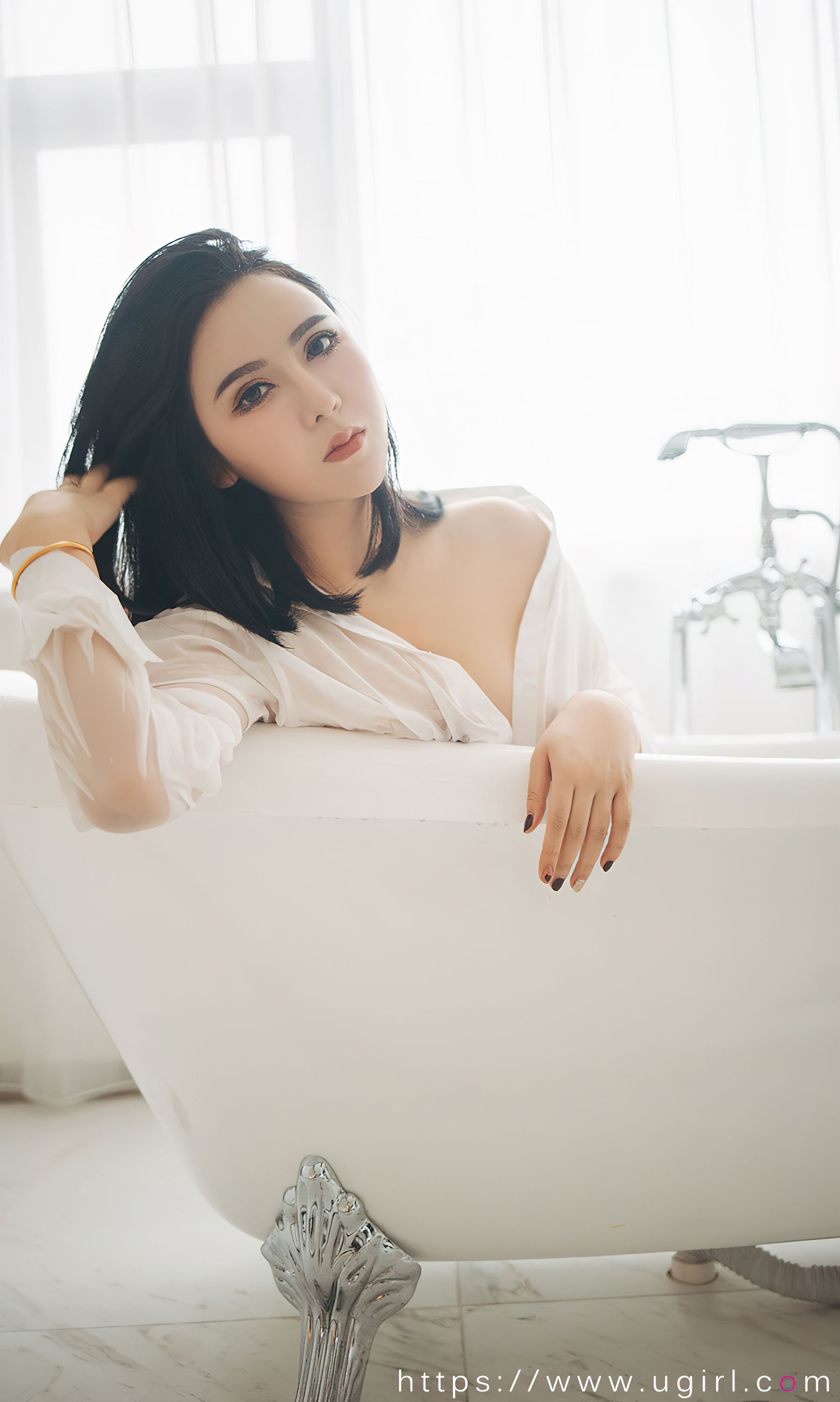 UGirls 爱尤物 No.2499 霓虹甜心 伊诺 [34P]