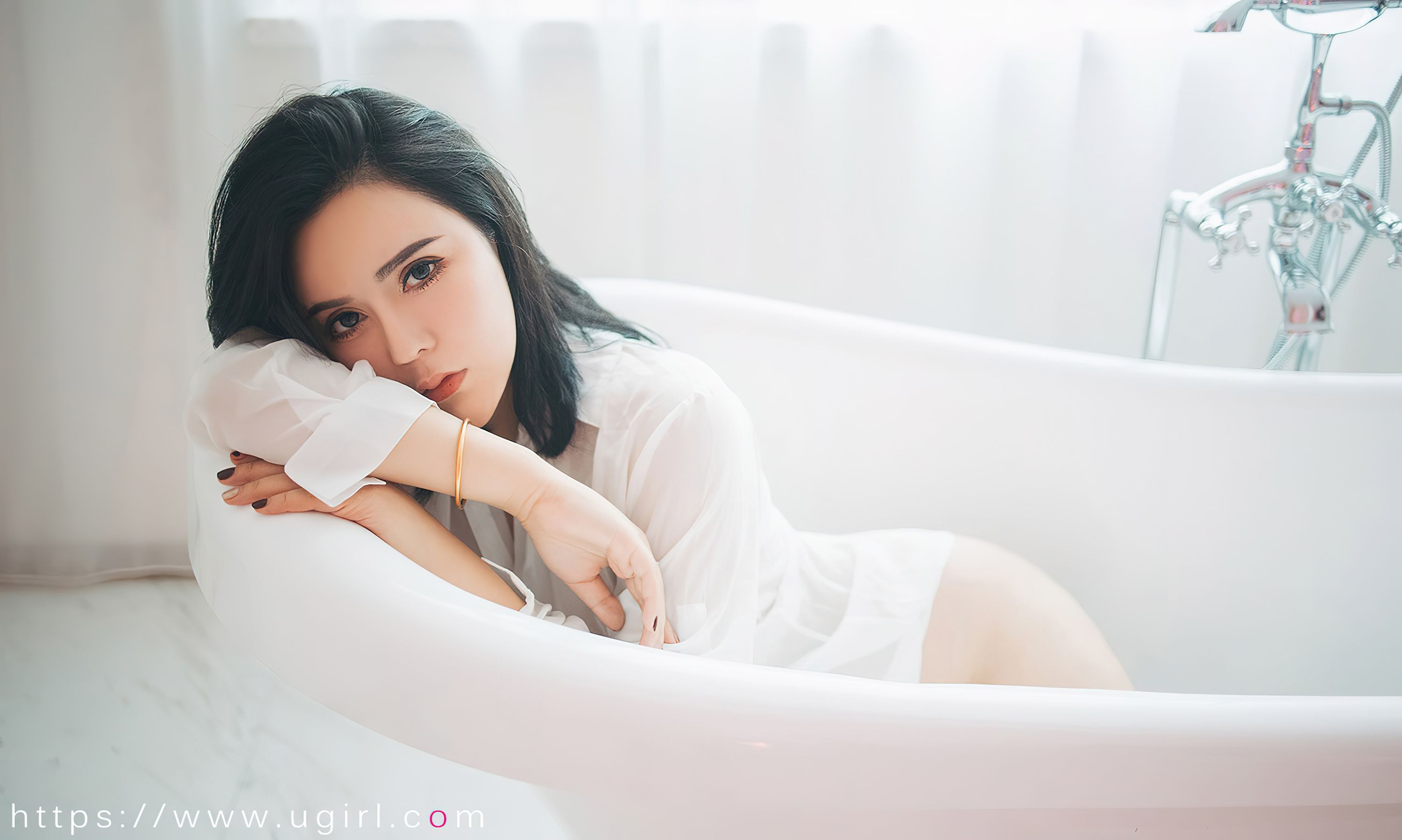 UGirls 爱尤物 No.2499 霓虹甜心 伊诺 [34P]