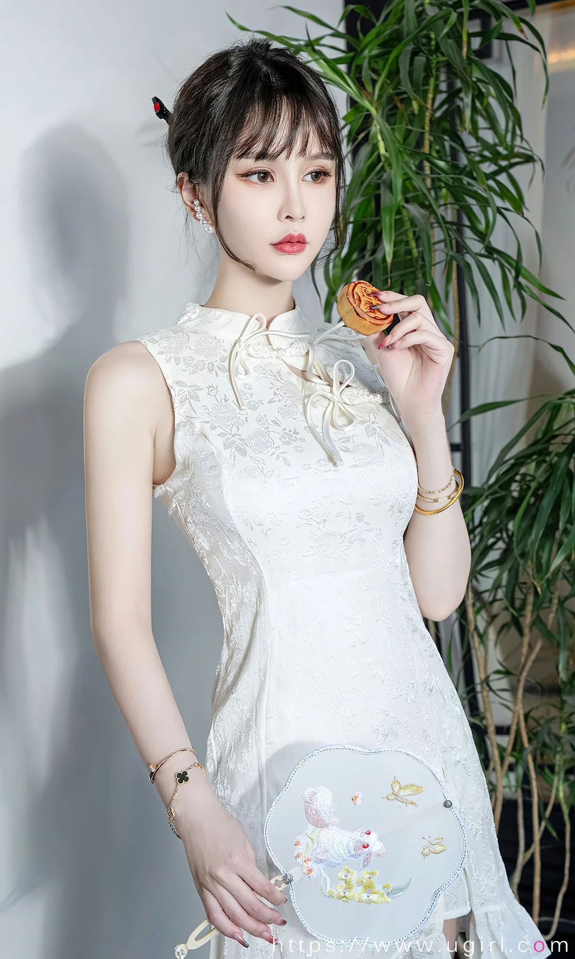 UGirls 爱尤物 No.2674 青树 节日主题写真 [35P]