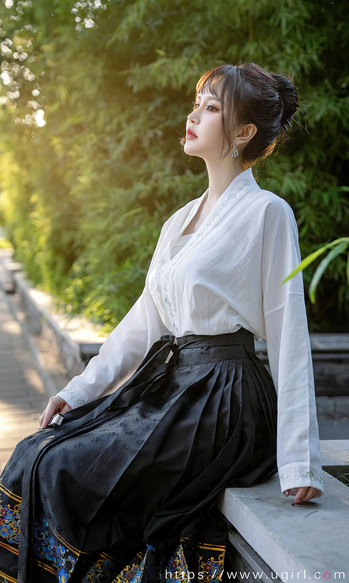 UGirls 爱尤物 No.2674 青树 节日主题写真 [35P]