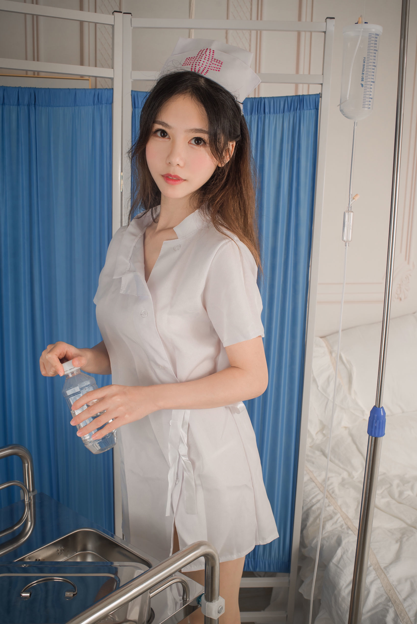 抖娘-利世图集 俏皮小护士 [41P]