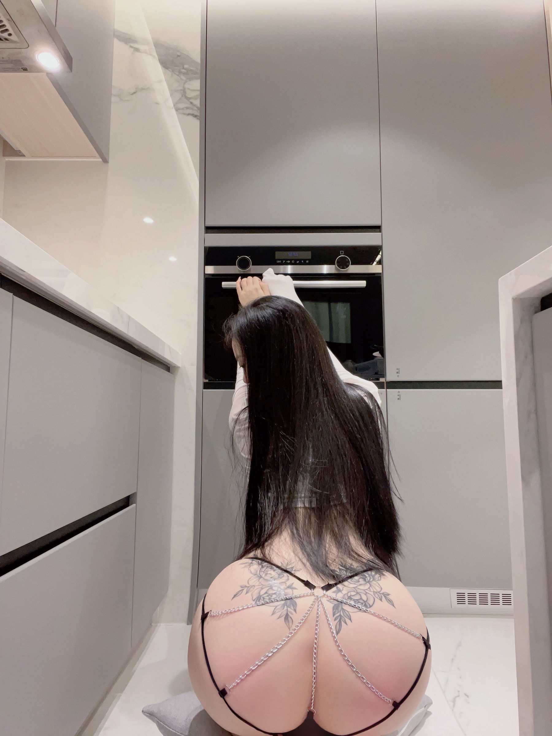 美臀女神左公子666 – 史上最细内内 [27P]