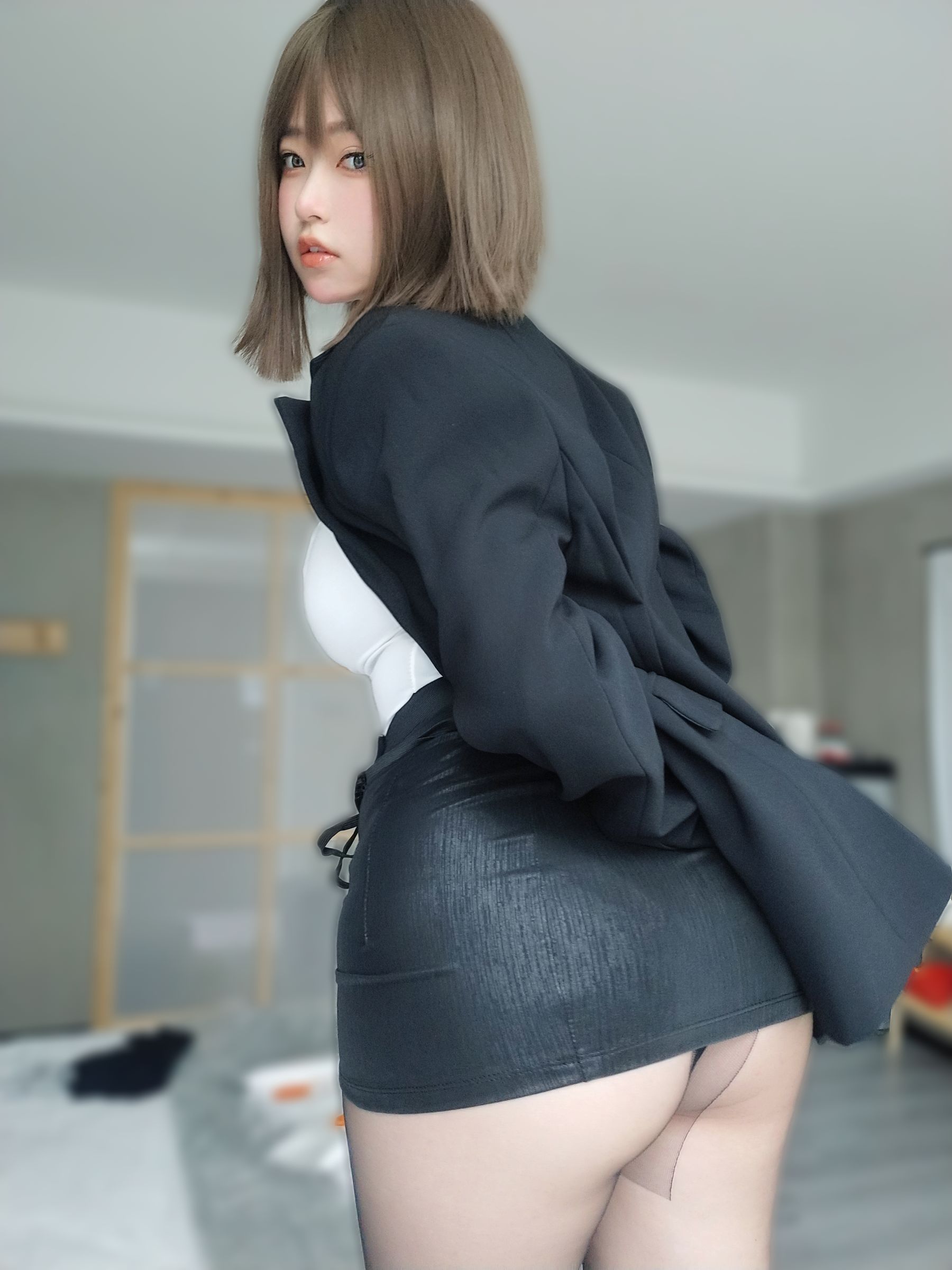 女主K – 大胆的秘书 [107P]