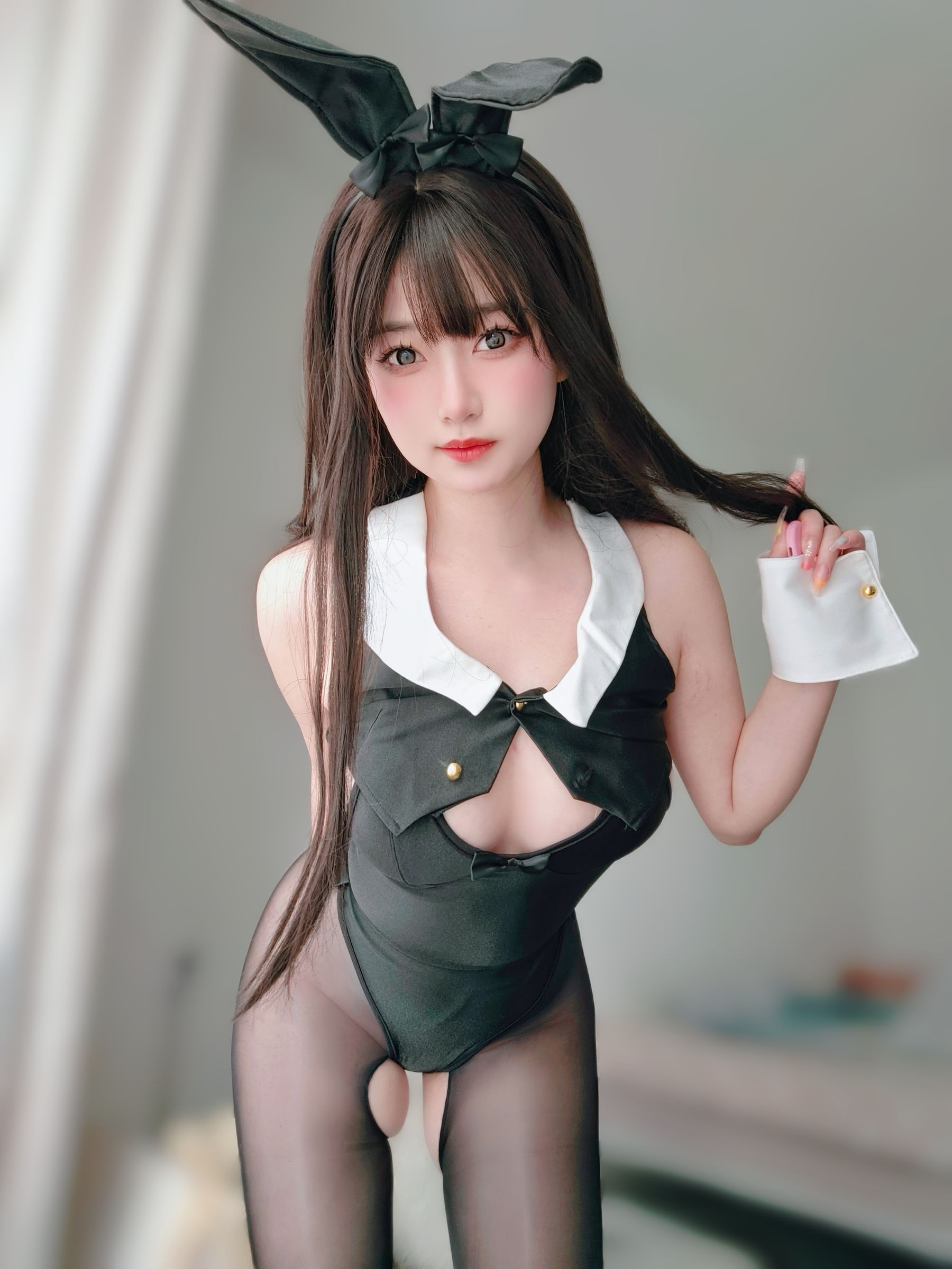 女主K – 黑丝兔女郎 [102P]