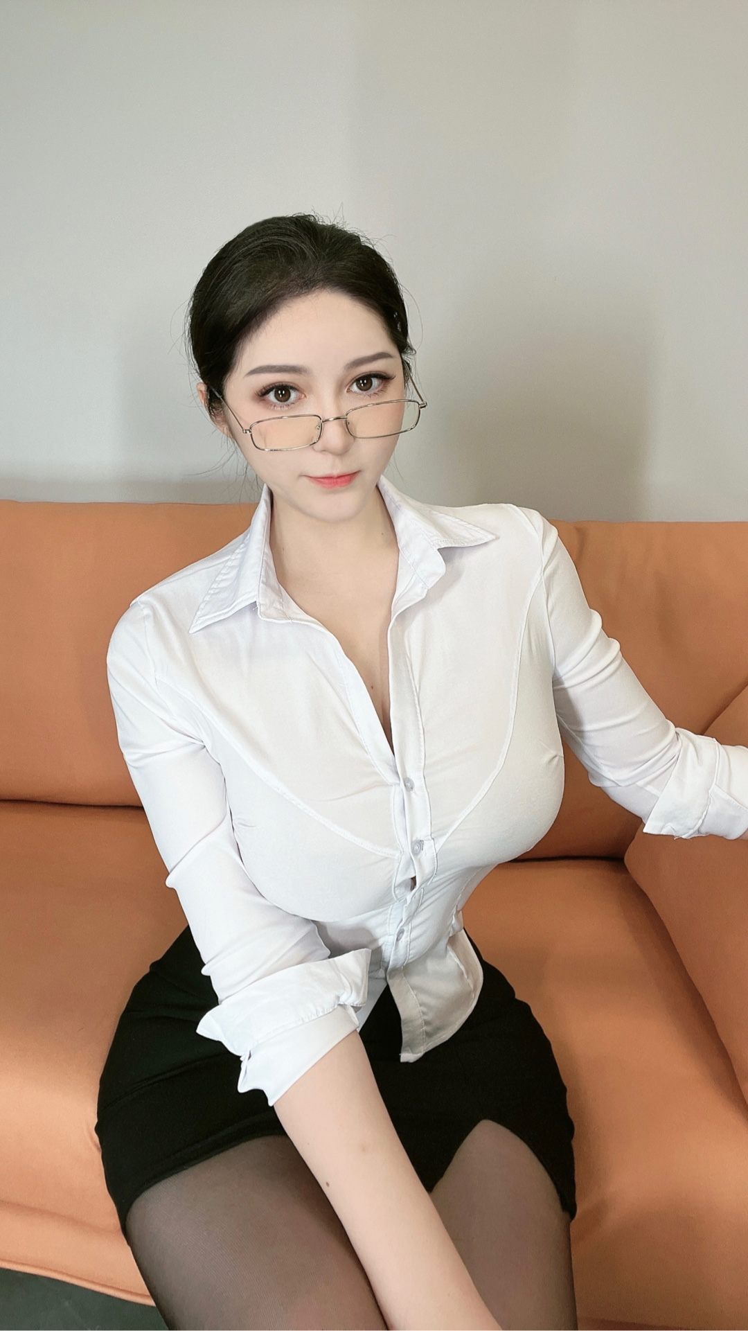120斤的小王同学 – 职业装 [17P]