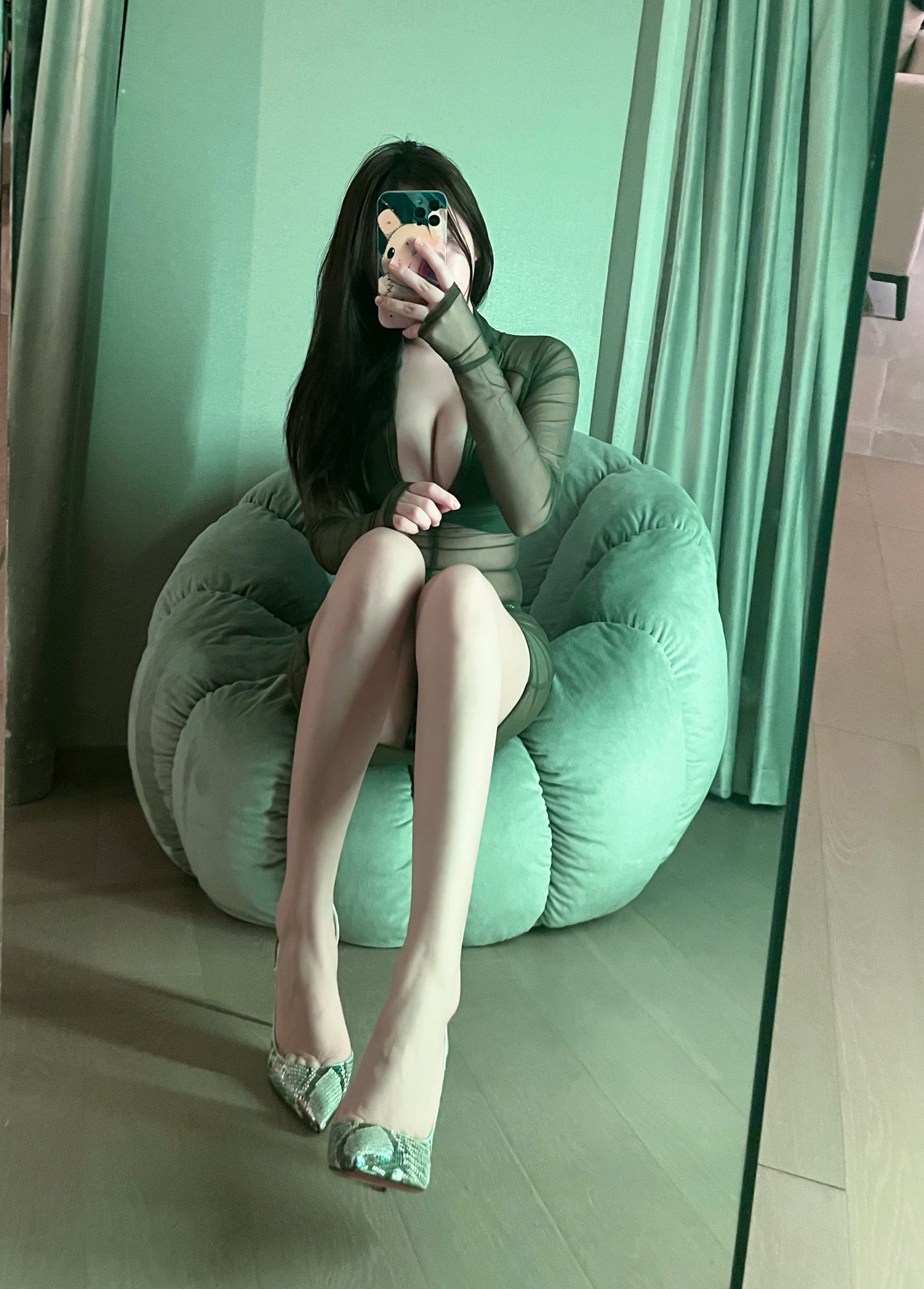 奔跑的晶骡儿 – 绿色透视装 [32P]