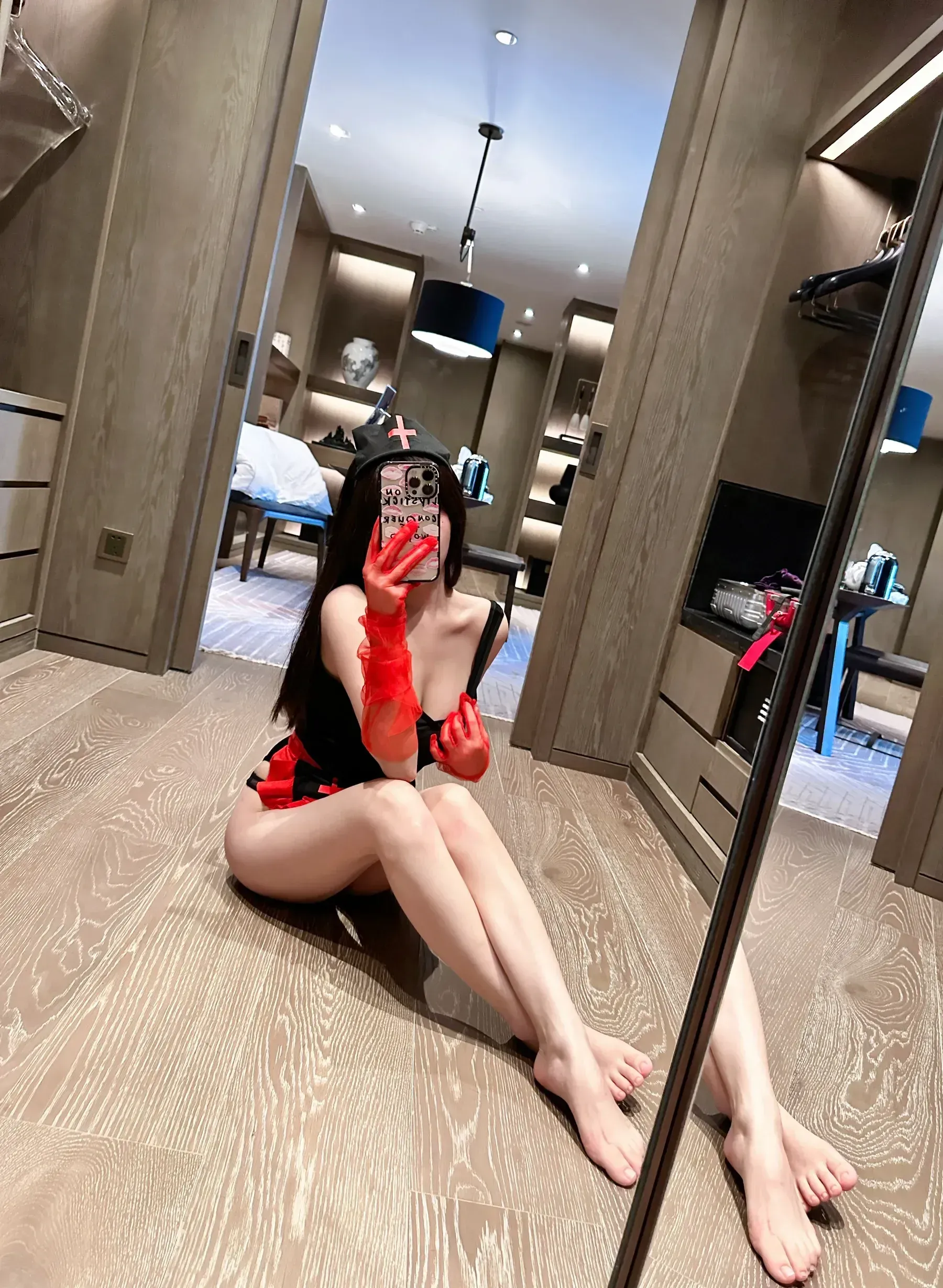 奔跑的晶螺儿 – 黑红情趣 [67P]