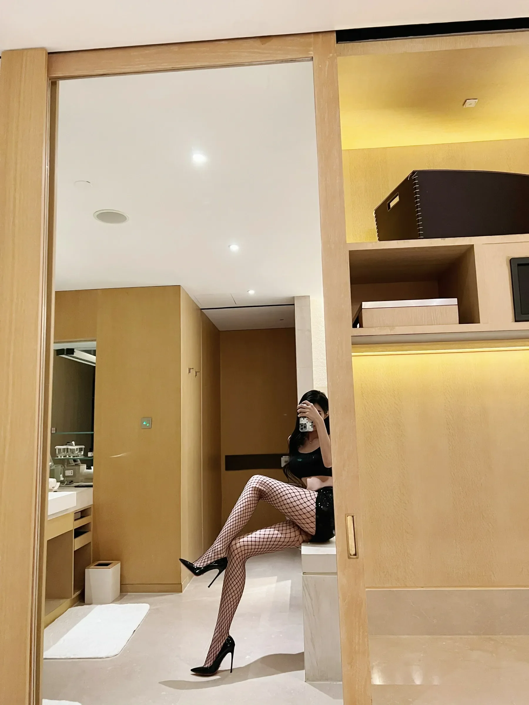 葛征GEZHENG – 黑si网洞袜加超好看抹胸装 [23P]
