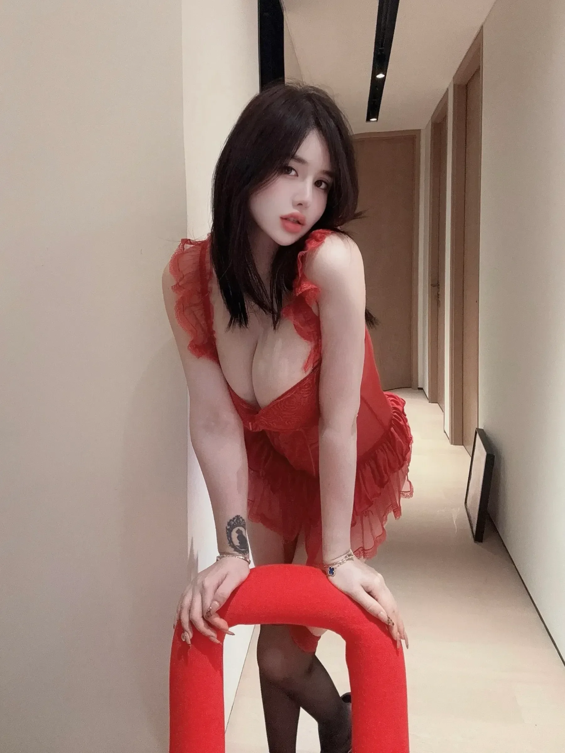 阿色 – 半腿红丝 [19P]