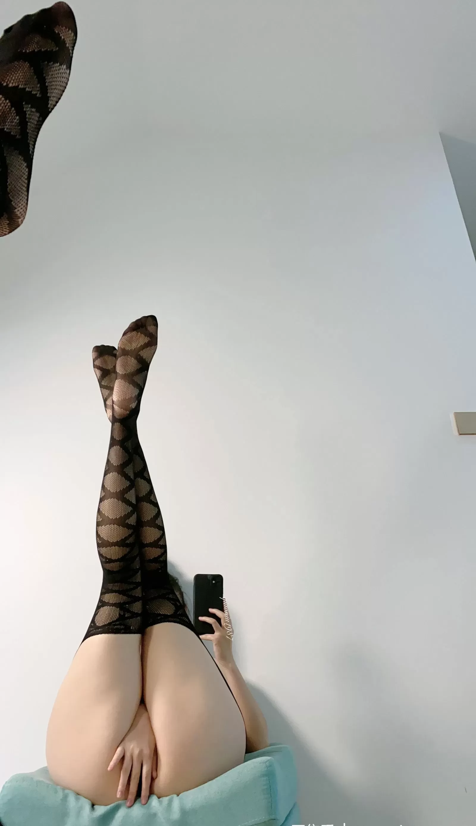 俏妞qiaoniuTT – 黑丝长腿 [13P]