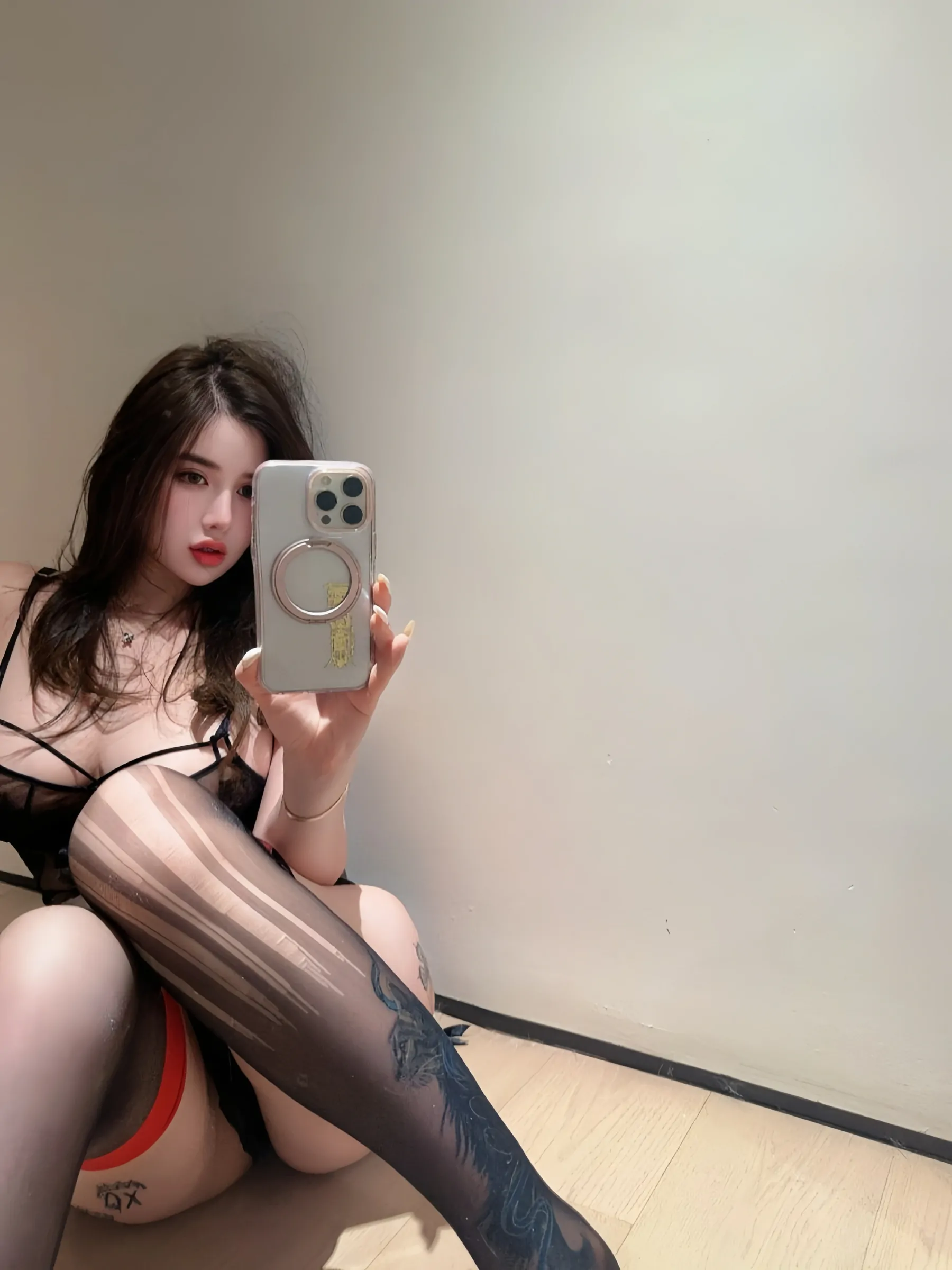 阿色 - 巨型蜜桃女神 [18P]