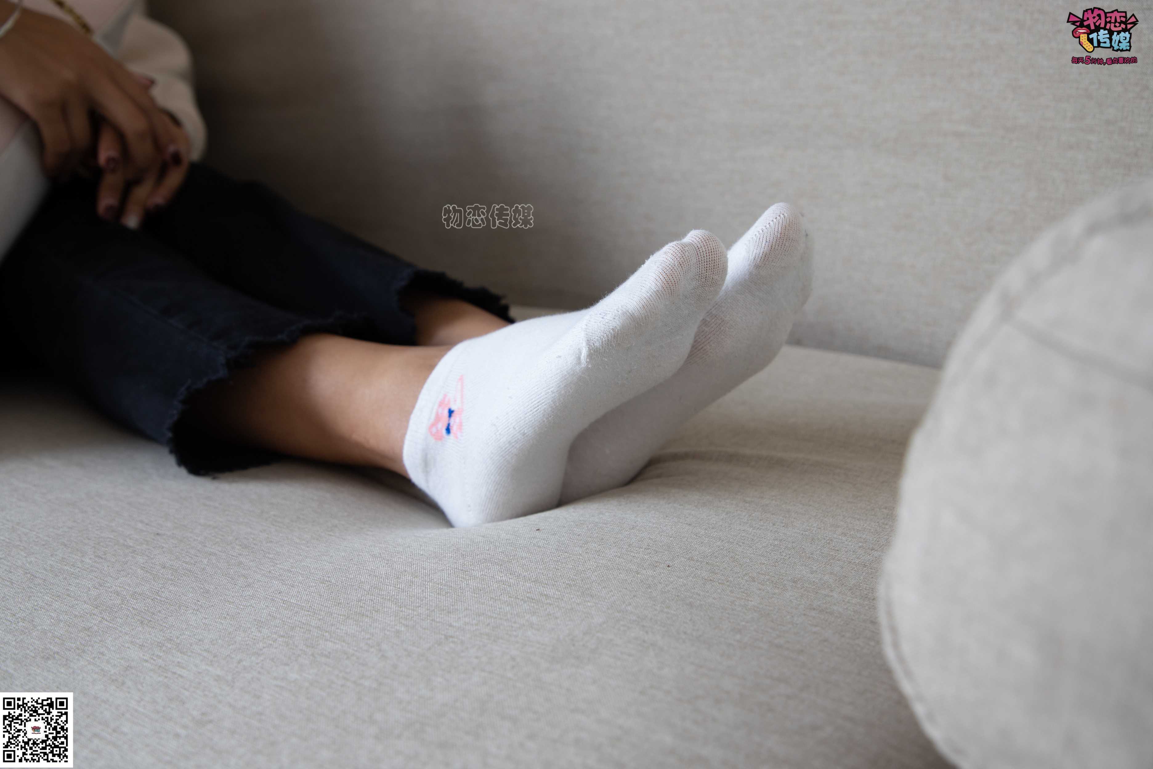 物恋传媒 No.075 岚岚-语笑嫣然，隔壁班女同学感觉。  [160P+1V1.03GB]